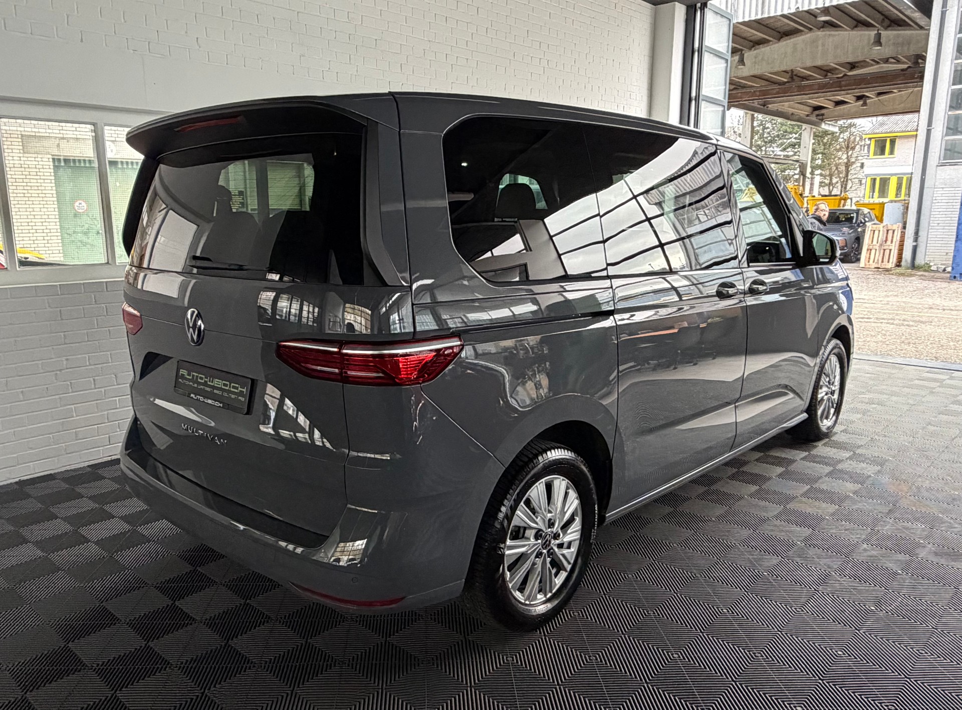 VW Multivan 2.0 TDI 150 PS DSG-showroom-element-2
