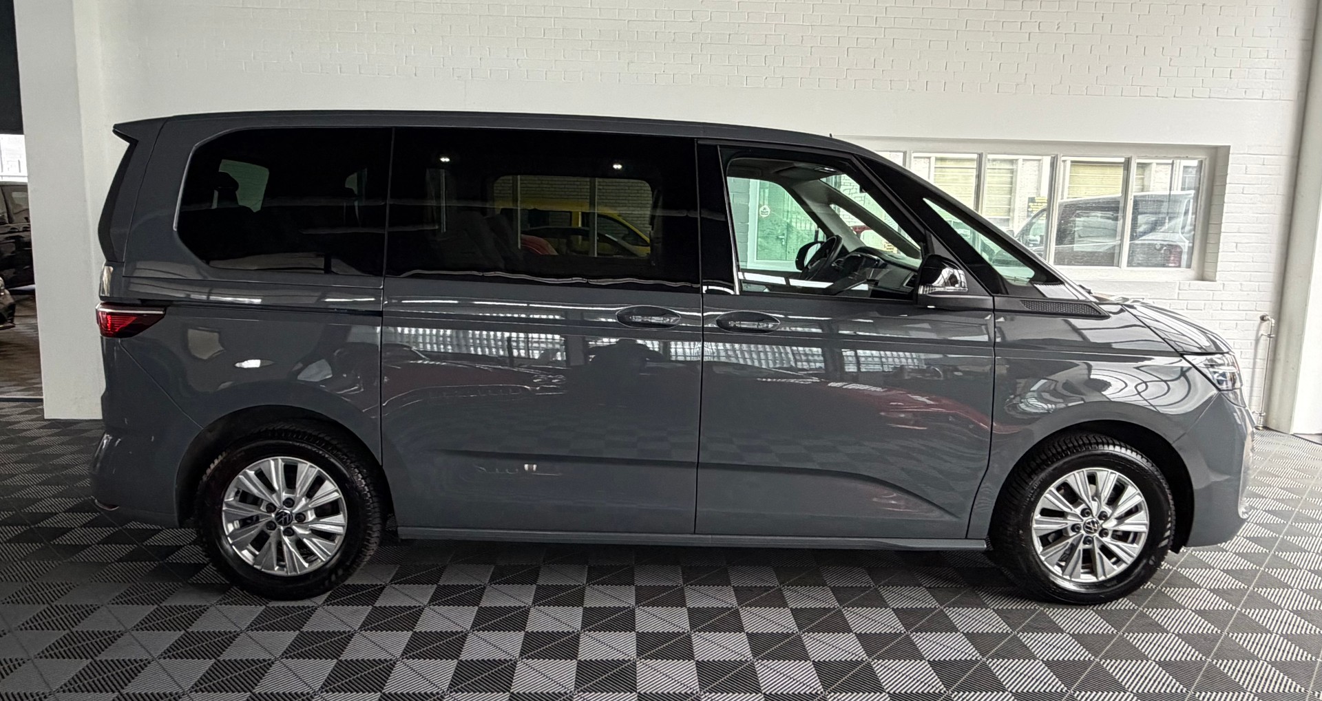 VW Multivan 2.0 TDI 150 PS DSG-showroom-element-1