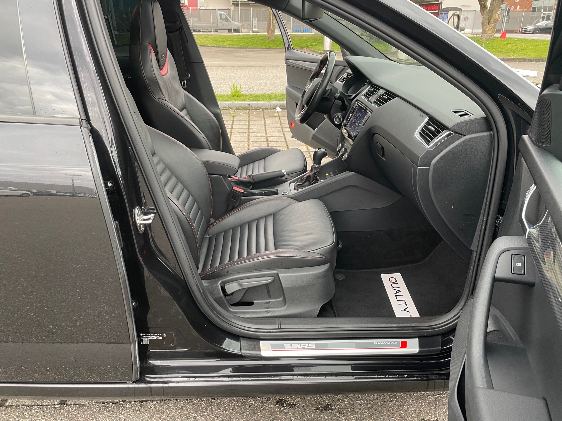 SKODA Octavia Combi 2.0 TDI RS 4x4 DSG-image-9