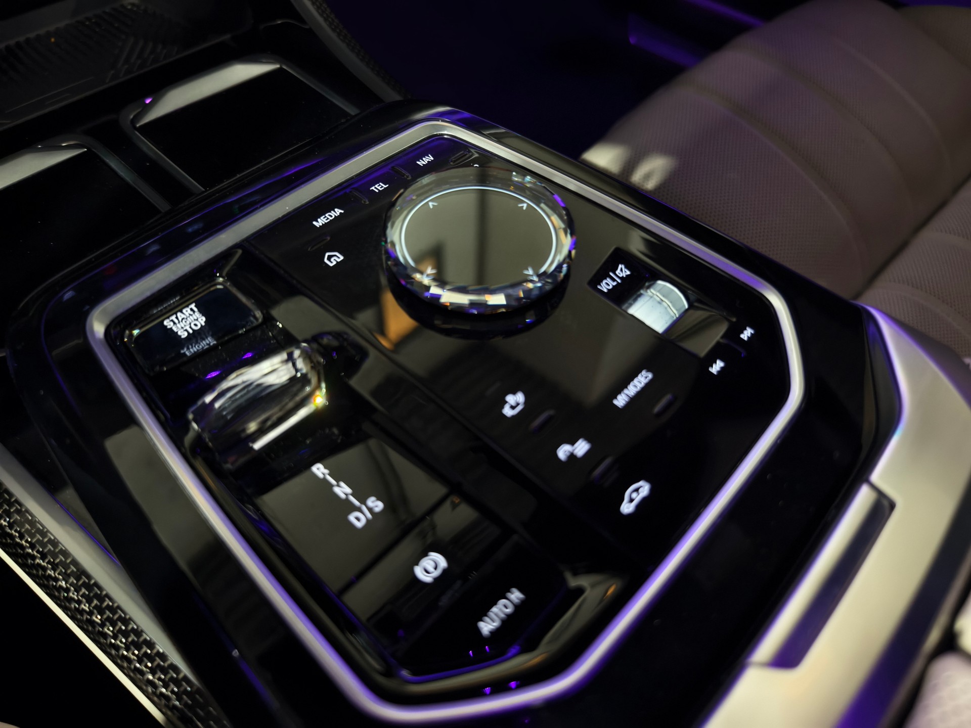 BMW 750e xDrive CH FAHRZEUG-image-25