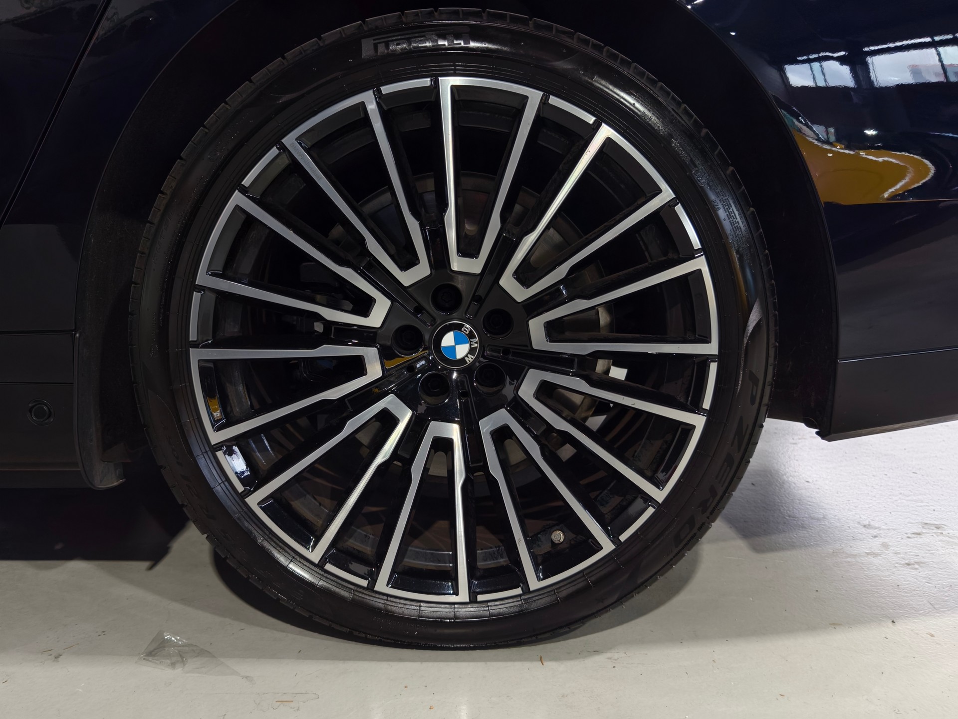 BMW 750e xDrive CH FAHRZEUG-image-14