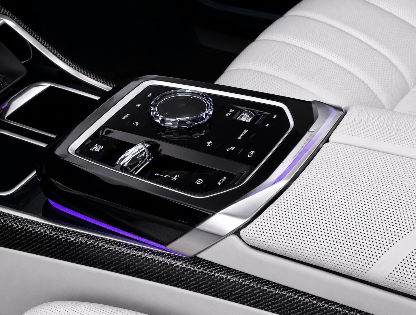BMW 750e xDrive CH FAHRZEUG-image-21