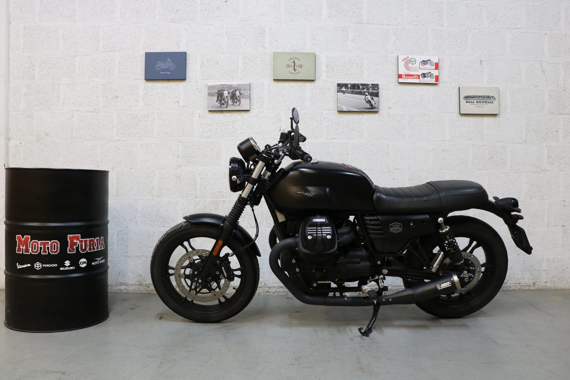 MOTO GUZZI V7 III Stone 750 ABS Night Pack-image-2