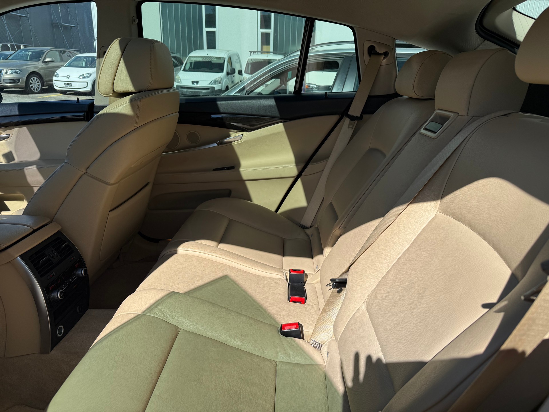 BMW 550i xDrive GT Steptronic-image-9