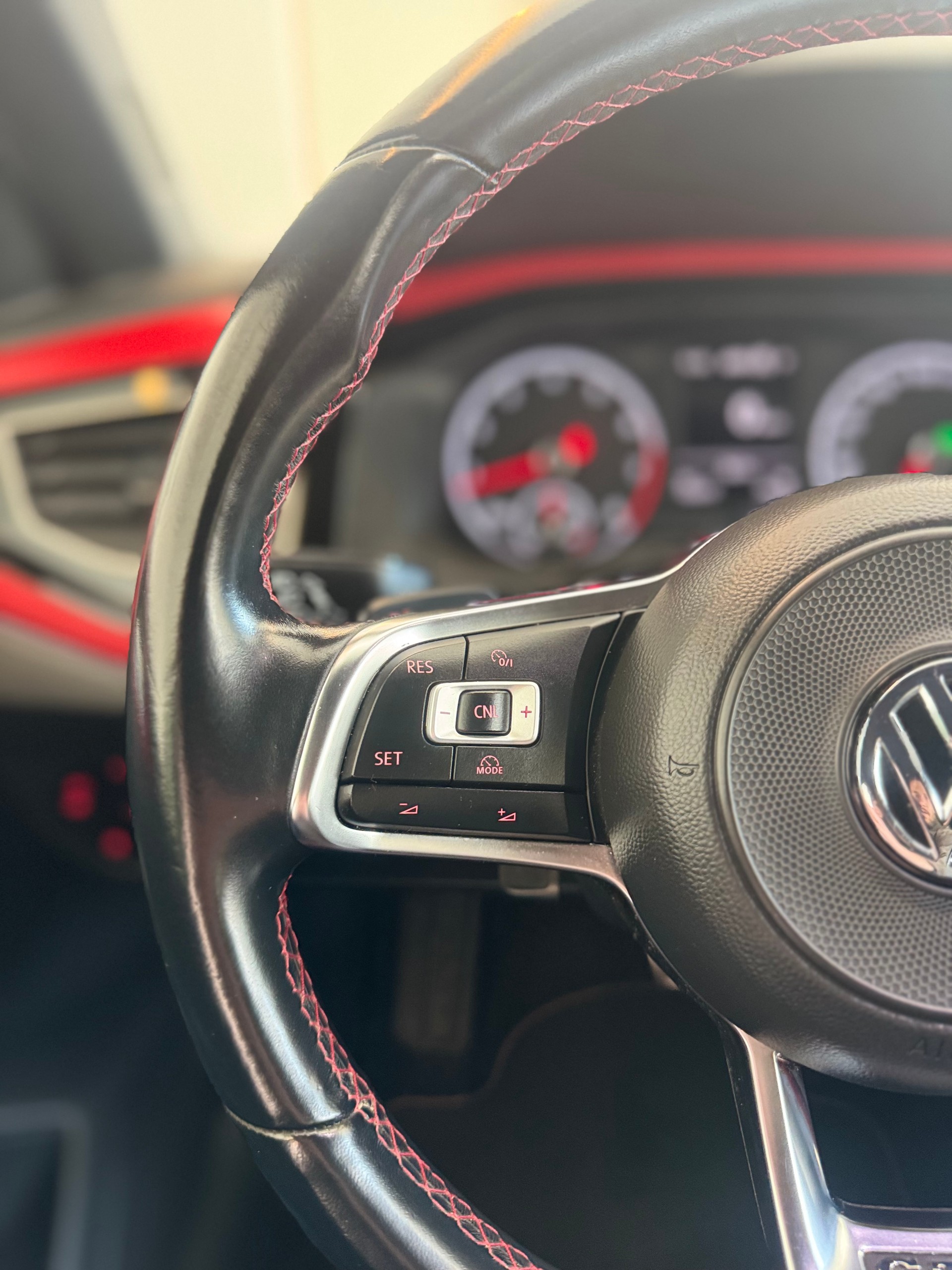 VW Polo 2.0 TSI GTI DSG*CH-Fahrzeug*-image-13