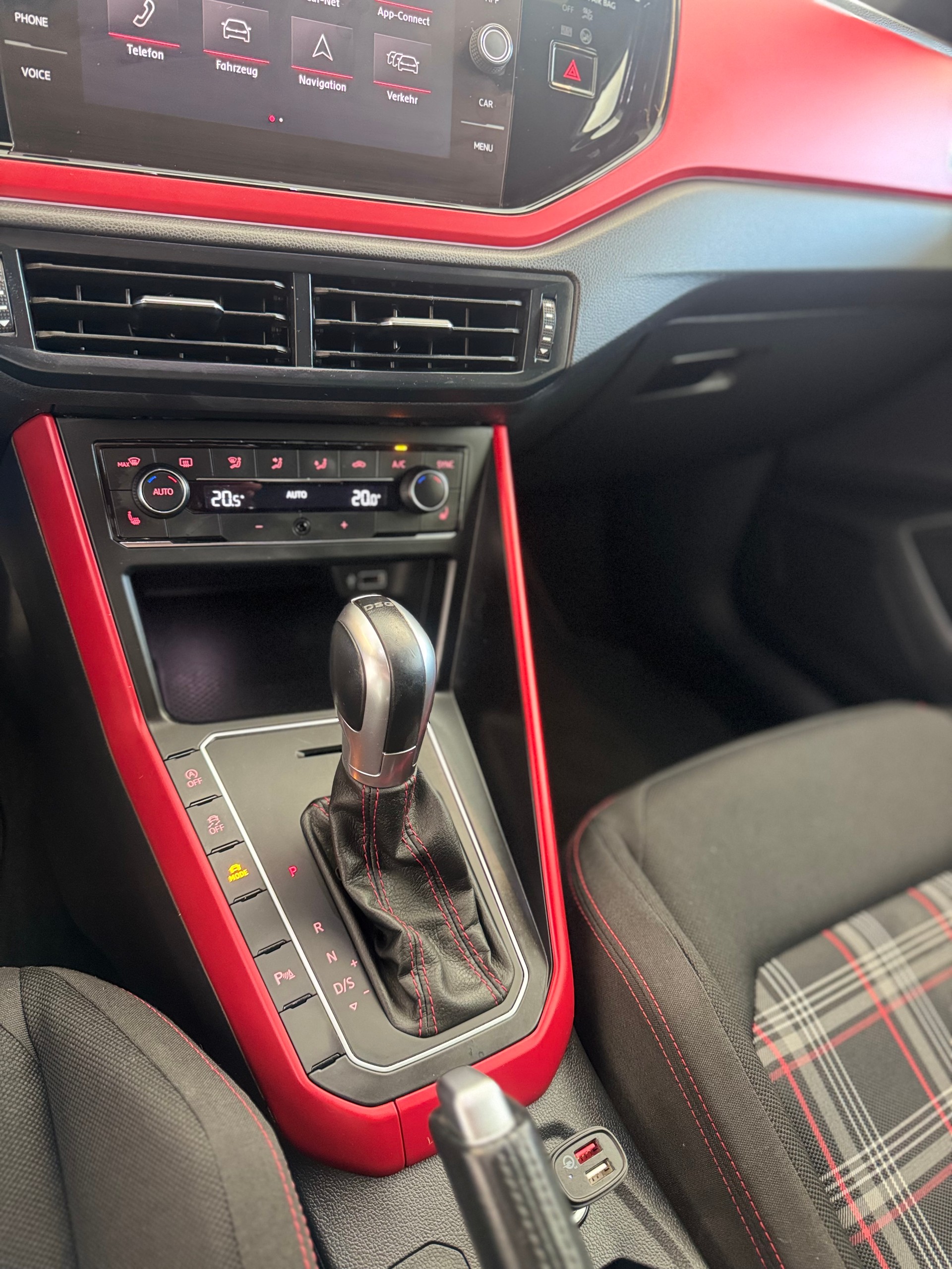 VW Polo 2.0 TSI GTI DSG*CH-Fahrzeug*-image-18