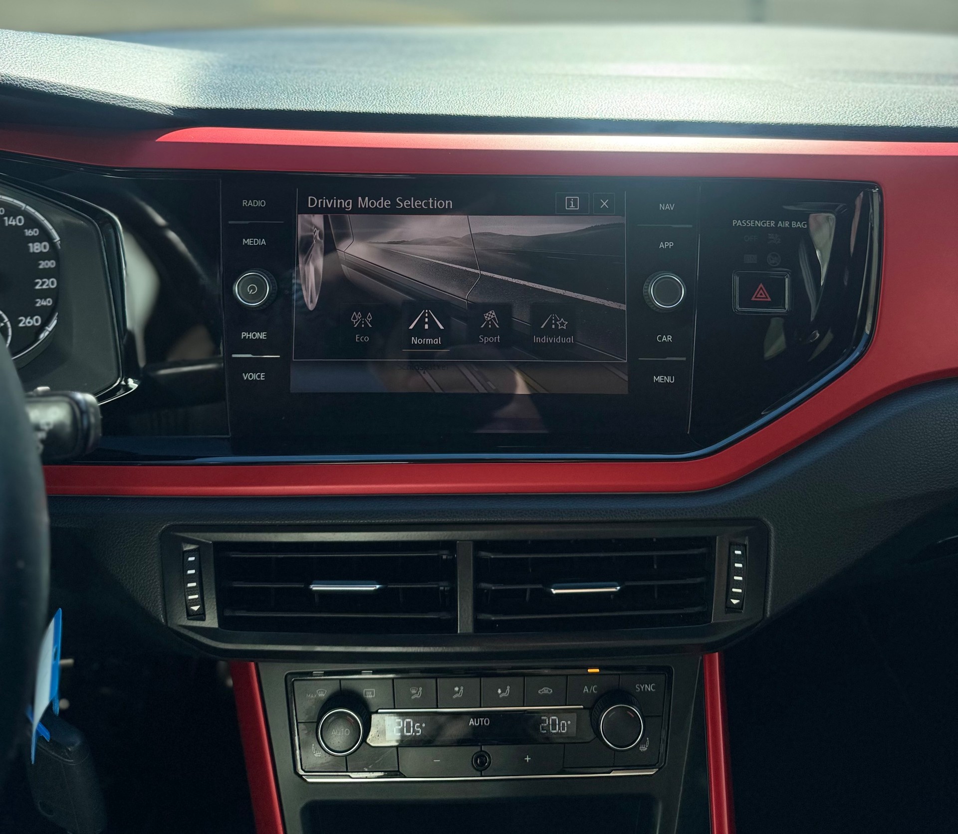 VW Polo 2.0 TSI GTI DSG*CH-Fahrzeug*-image-17