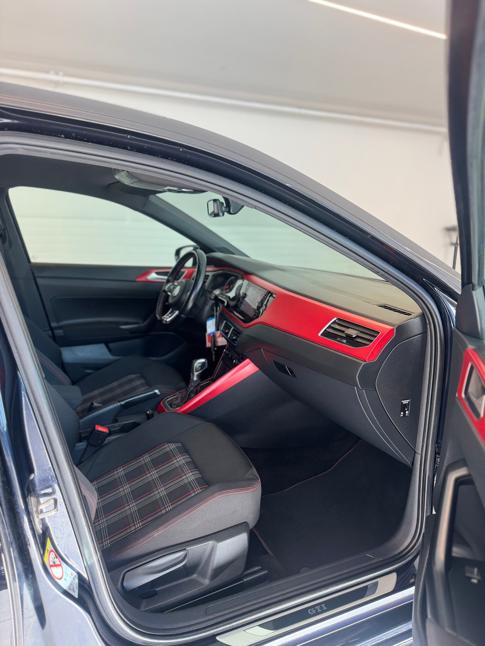 VW Polo 2.0 TSI GTI DSG*CH-Fahrzeug*-image-11