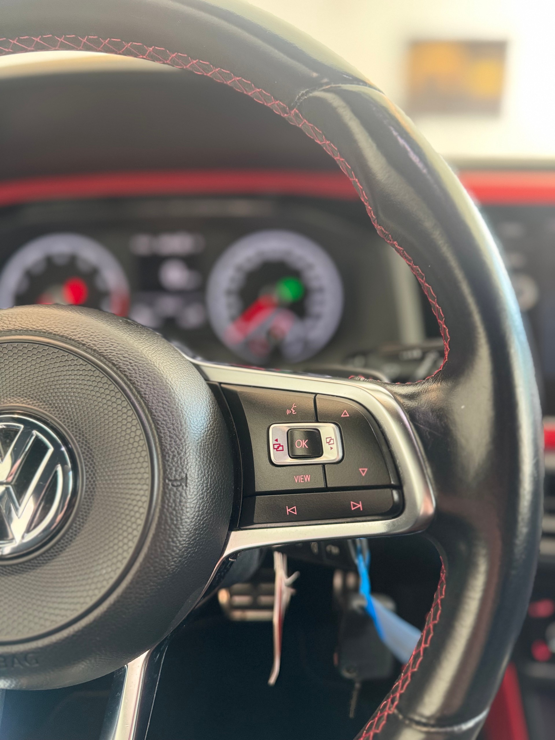 VW Polo 2.0 TSI GTI DSG*CH-Fahrzeug*-image-12