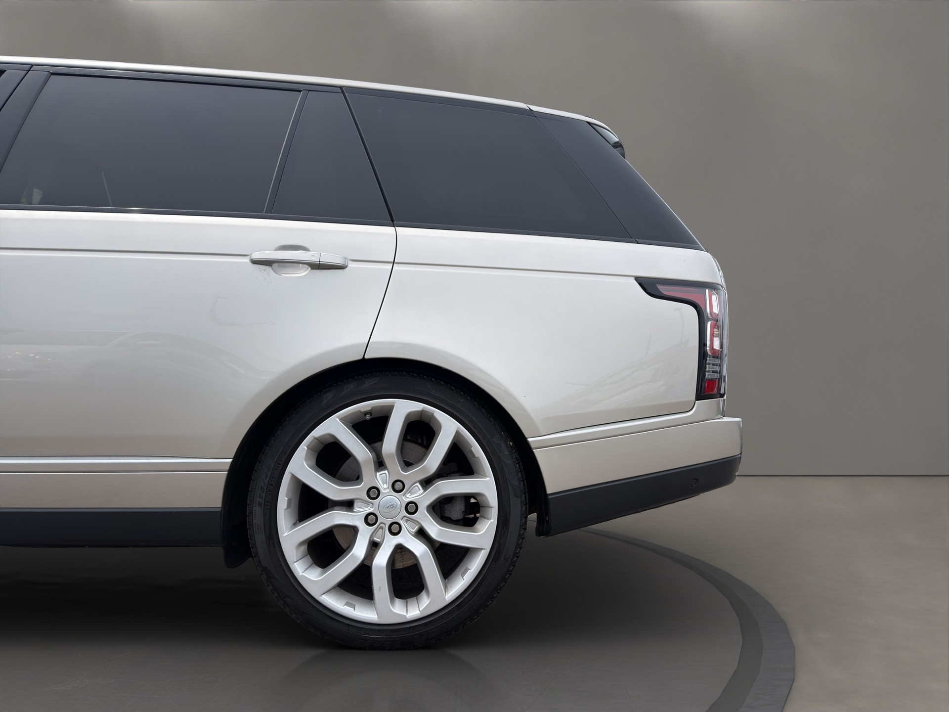 LAND ROVER Range Rover 3.0 SDV6 Hybrid Autobiography Aut.-image-9