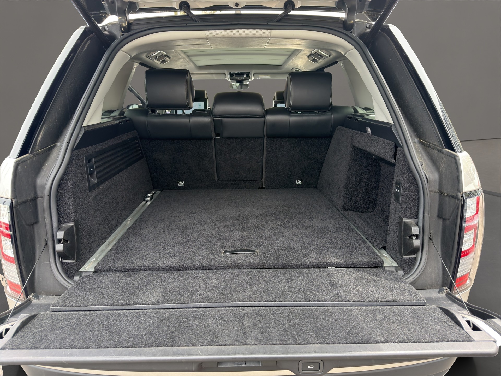 LAND ROVER Range Rover 3.0 SDV6 Hybrid Autobiography Aut.-image-15