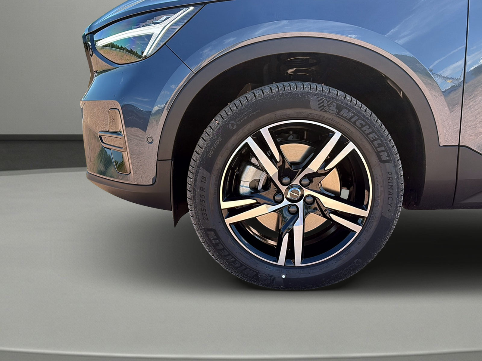 VOLVO XC40 B3 Benzin Mild Hybrid Plus Dark DCT-showroom-element-2