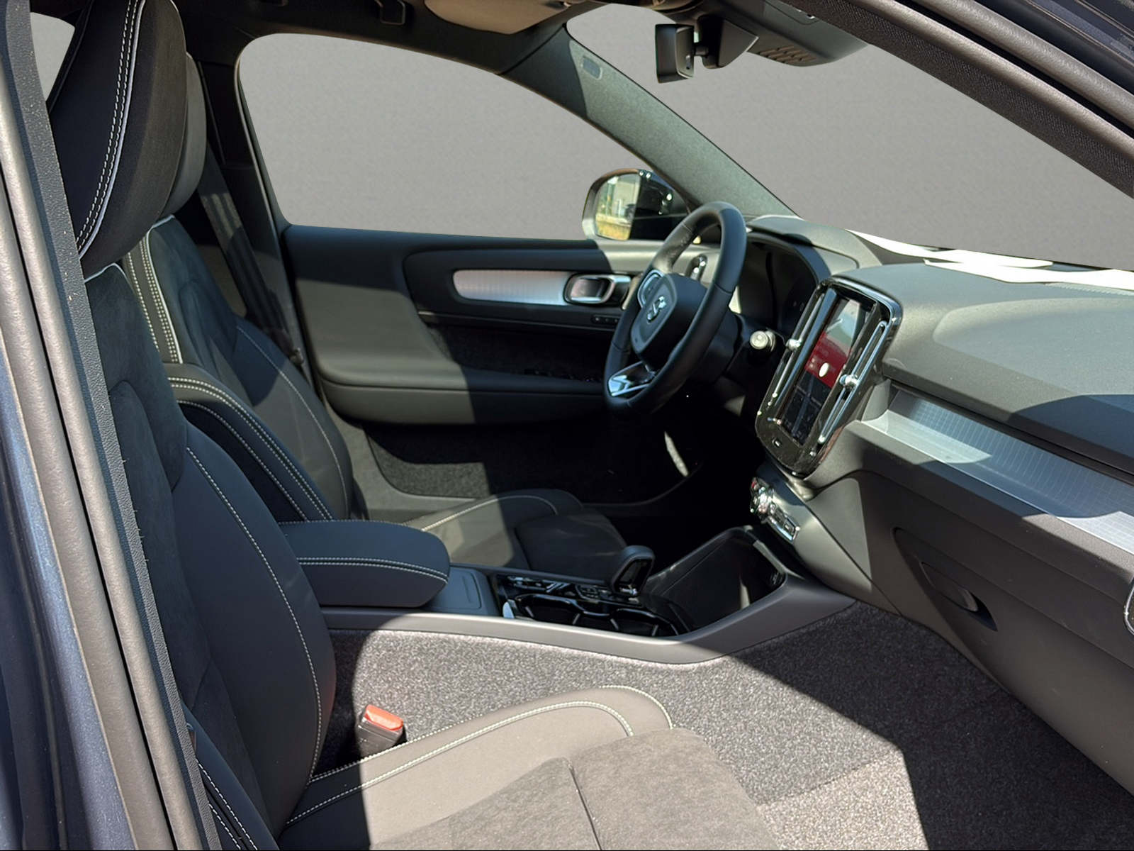 VOLVO XC40 B3 Benzin Mild Hybrid Plus Dark DCT-image-10