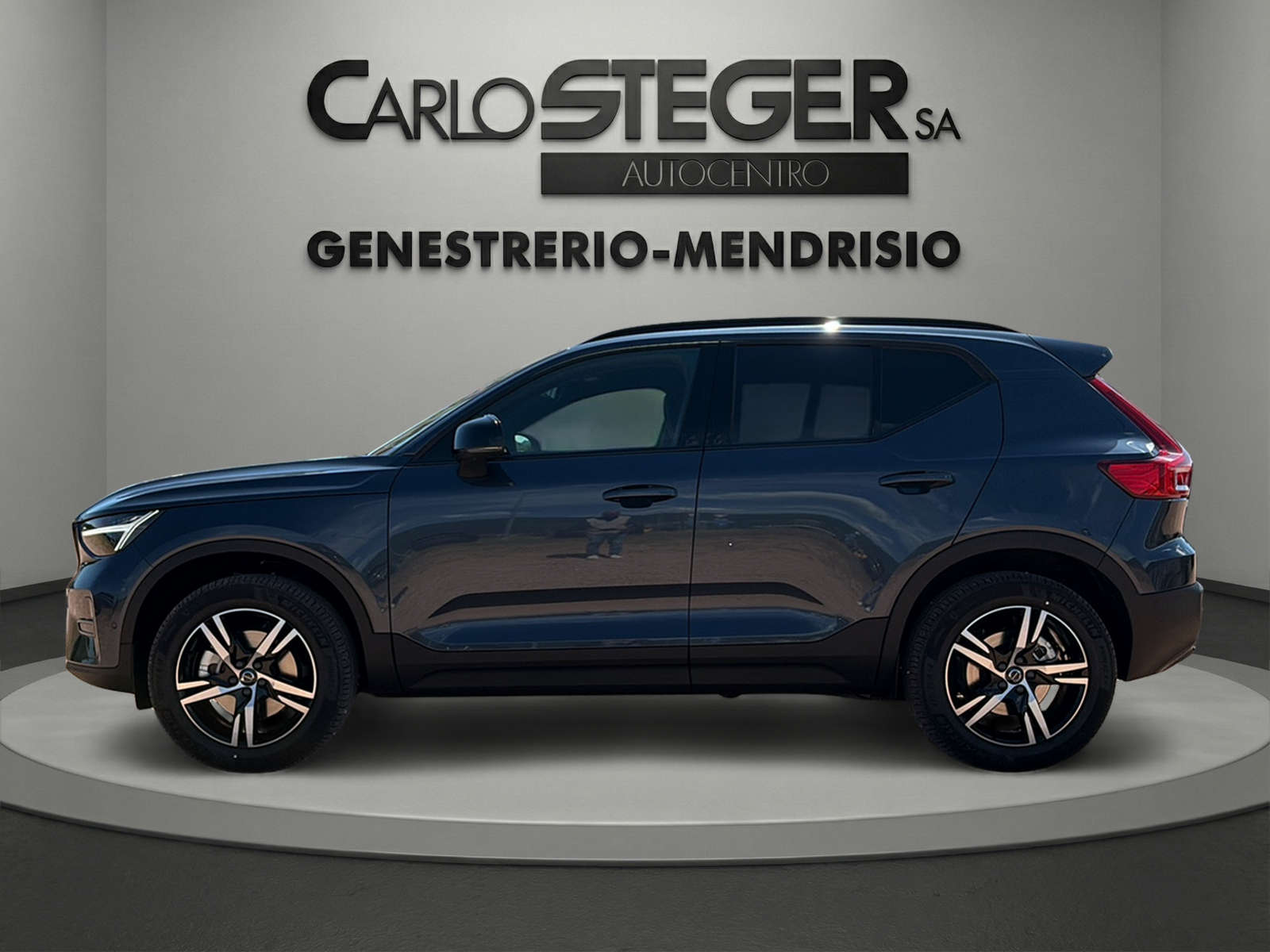 VOLVO XC40 B3 Benzin Mild Hybrid Plus Dark DCT-showroom-element-3