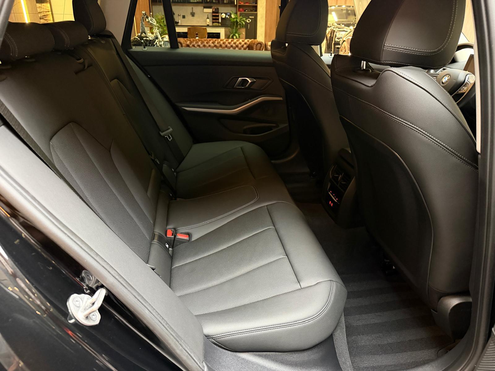 BMW 320d SAG Touring-image-18