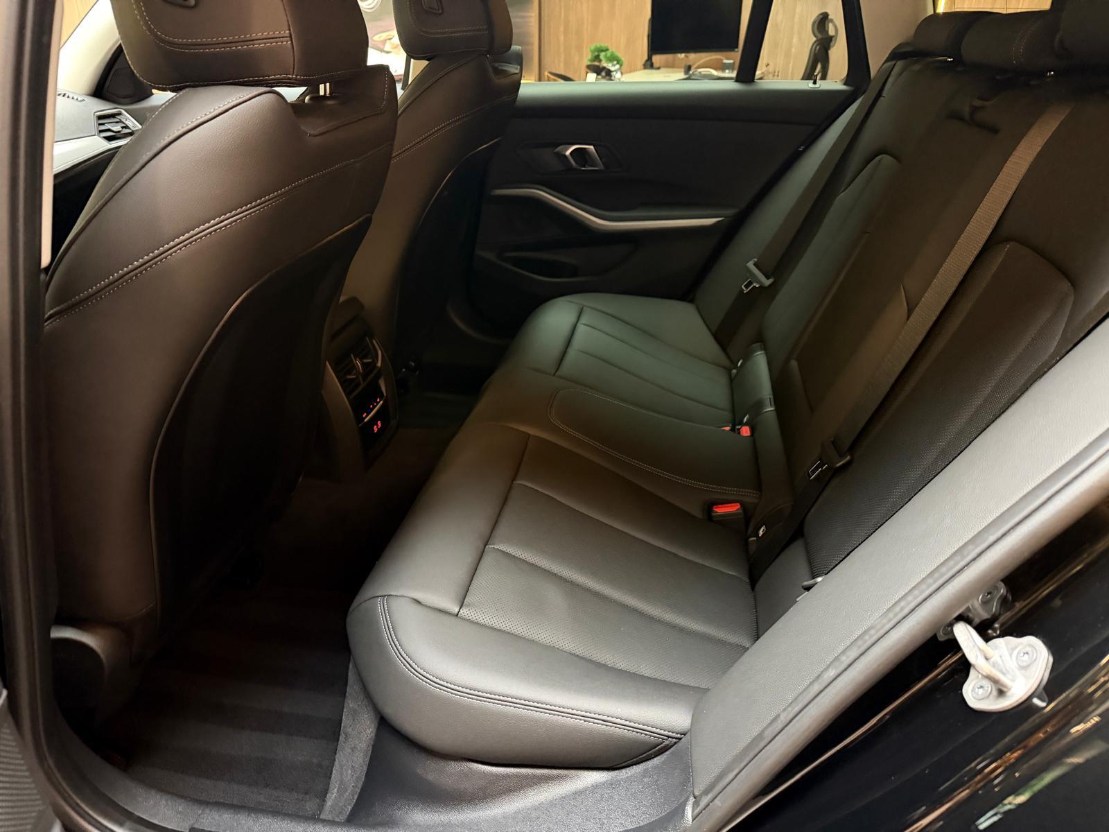 BMW 320d SAG Touring-image-17
