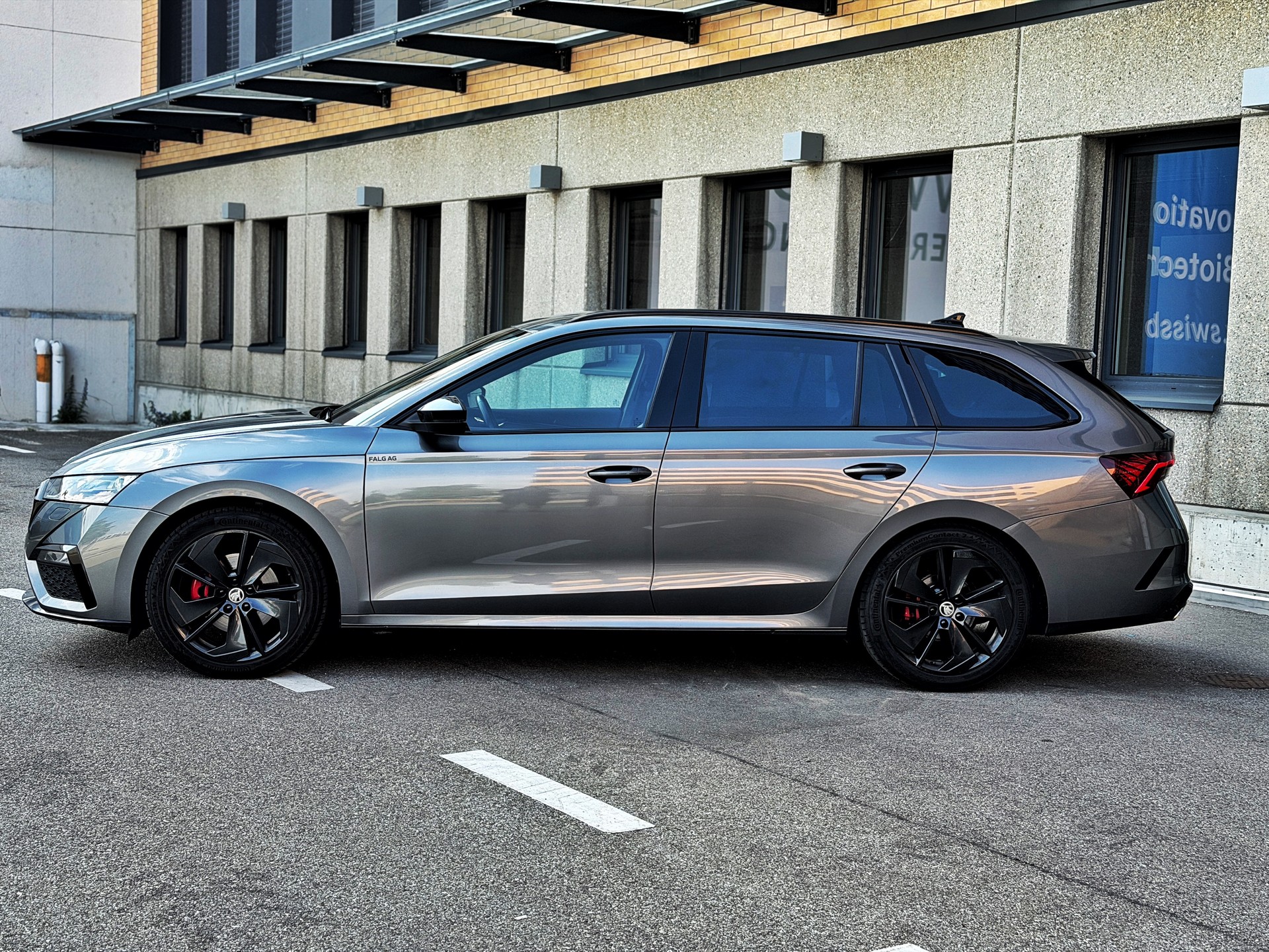 SKODA Octavia Combi 2.0 TDI DSG RS 4x4-showroom-element-1