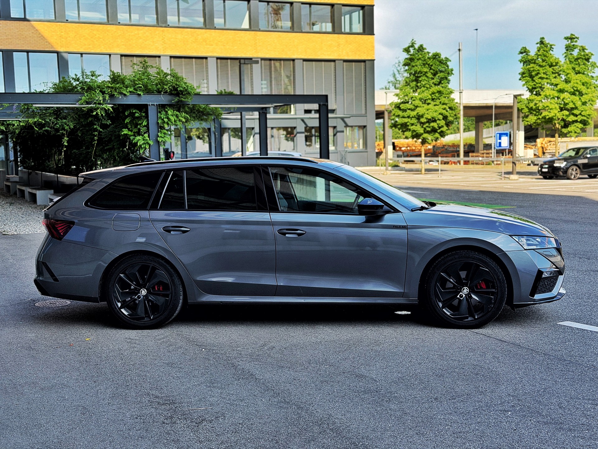 SKODA Octavia Combi 2.0 TDI DSG RS 4x4-image-4