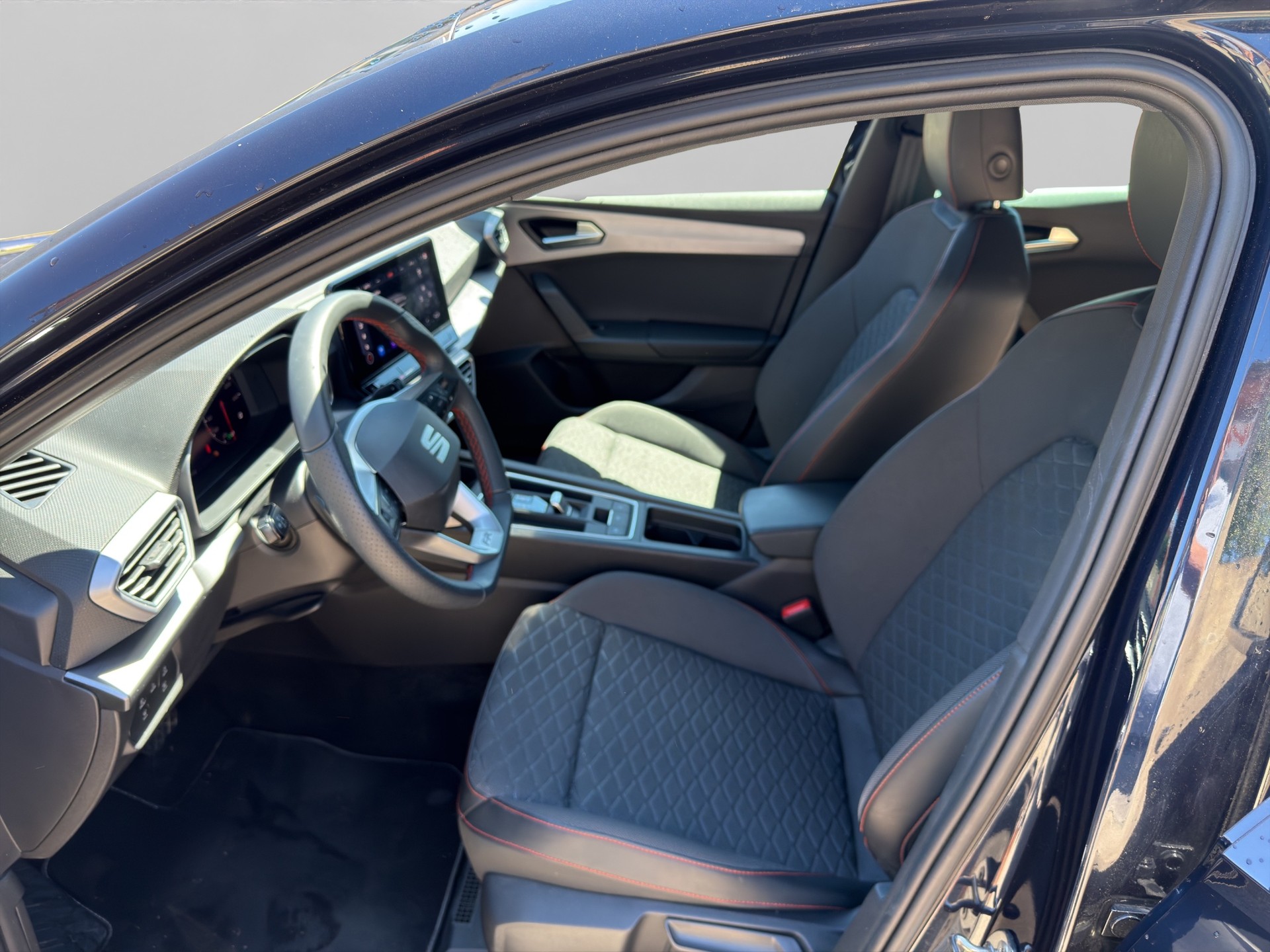 SEAT Leon 1.5 eTSI mHEV DSG Music Edition-image-8