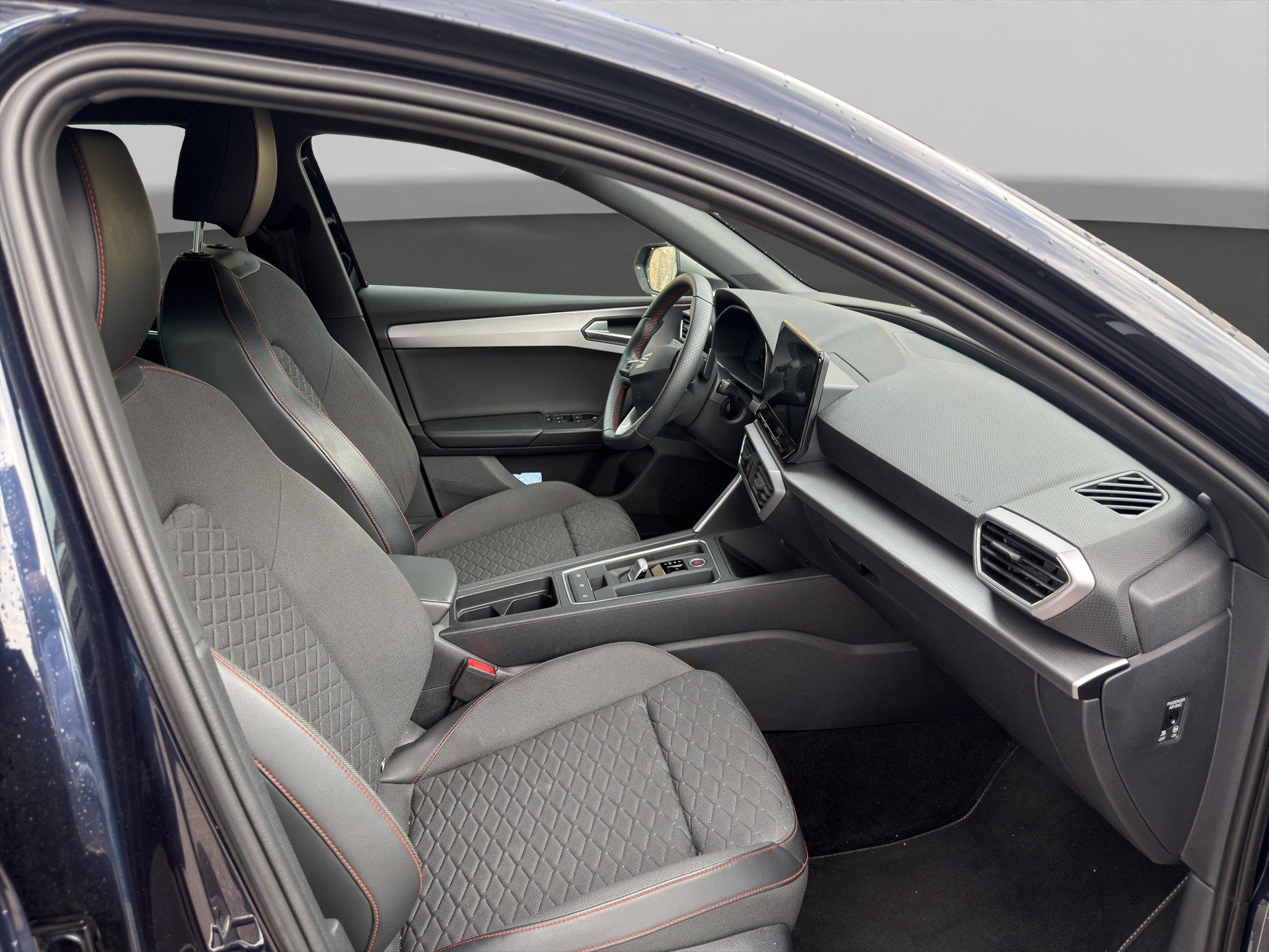 SEAT Leon 1.5 eTSI mHEV DSG Music Edition-image-9