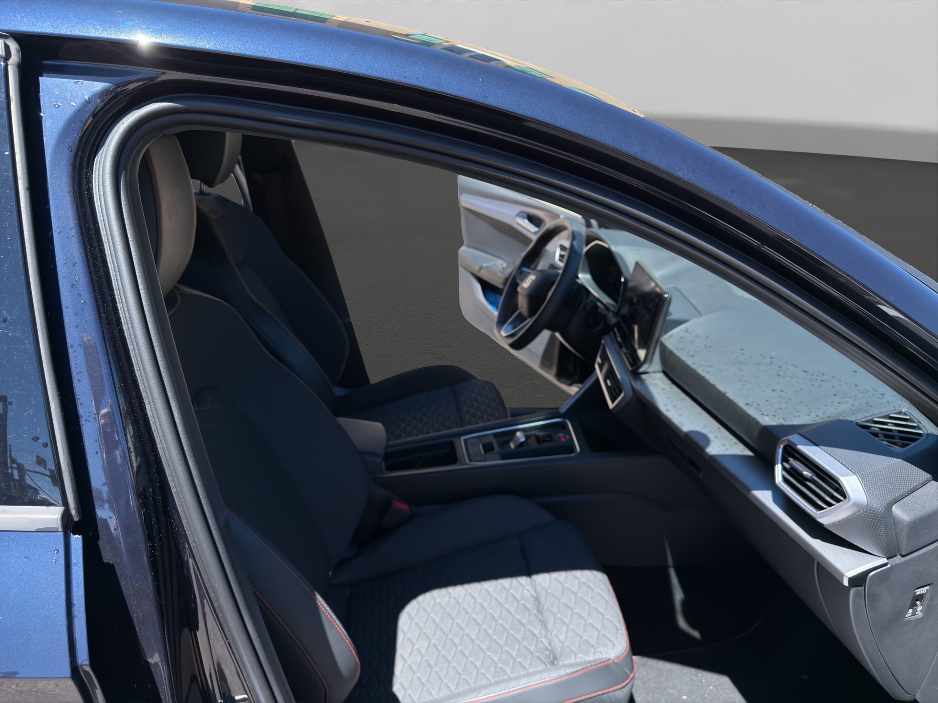 SEAT Leon 1.5 eTSI mHEV DSG Music Edition-image-9