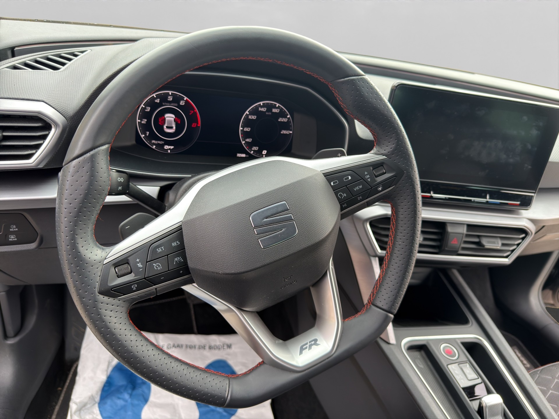 SEAT Leon 1.5 eTSI mHEV DSG Music Edition-image-13