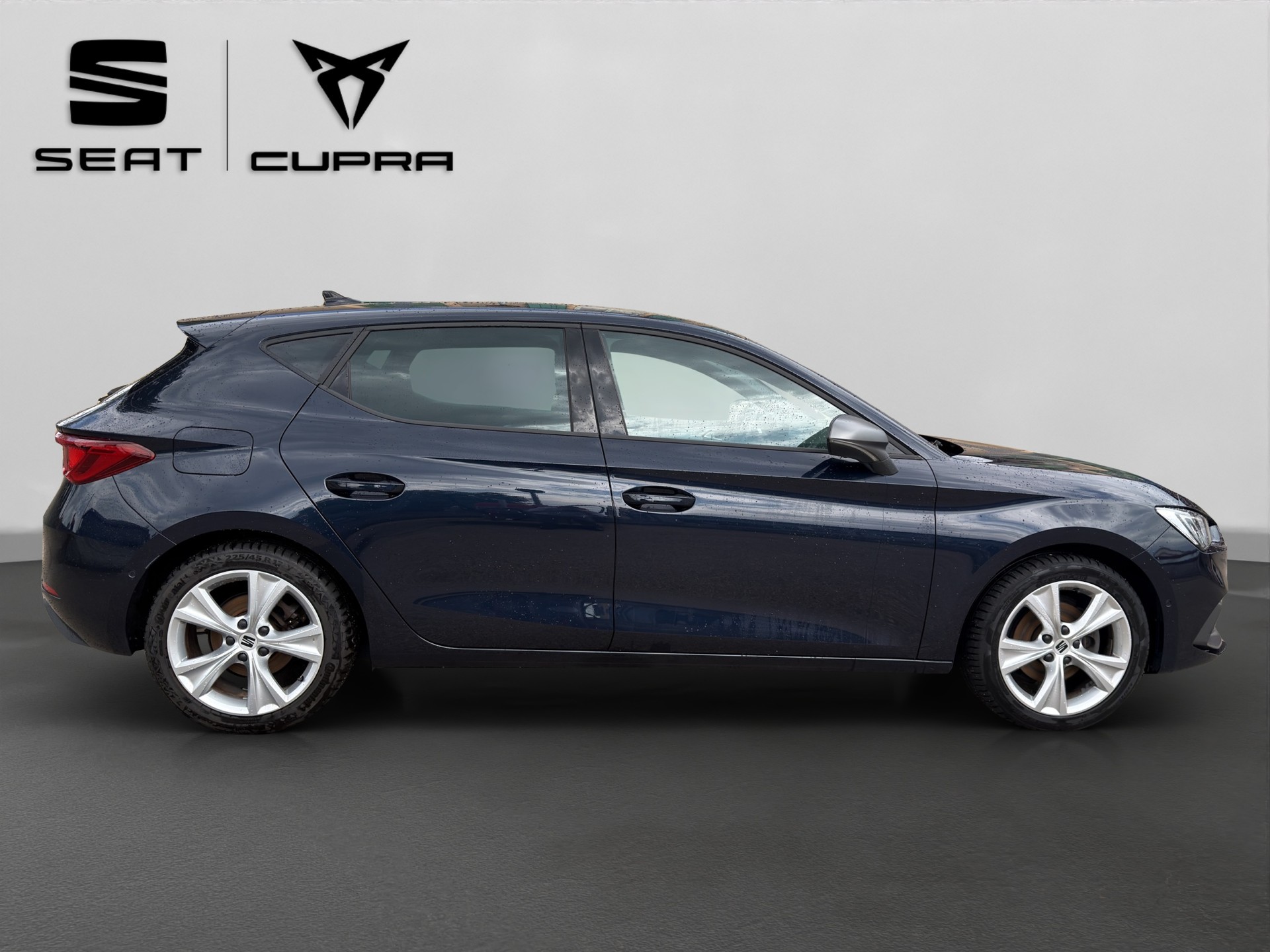 SEAT Leon 1.5 eTSI mHEV DSG Music Edition-image-5