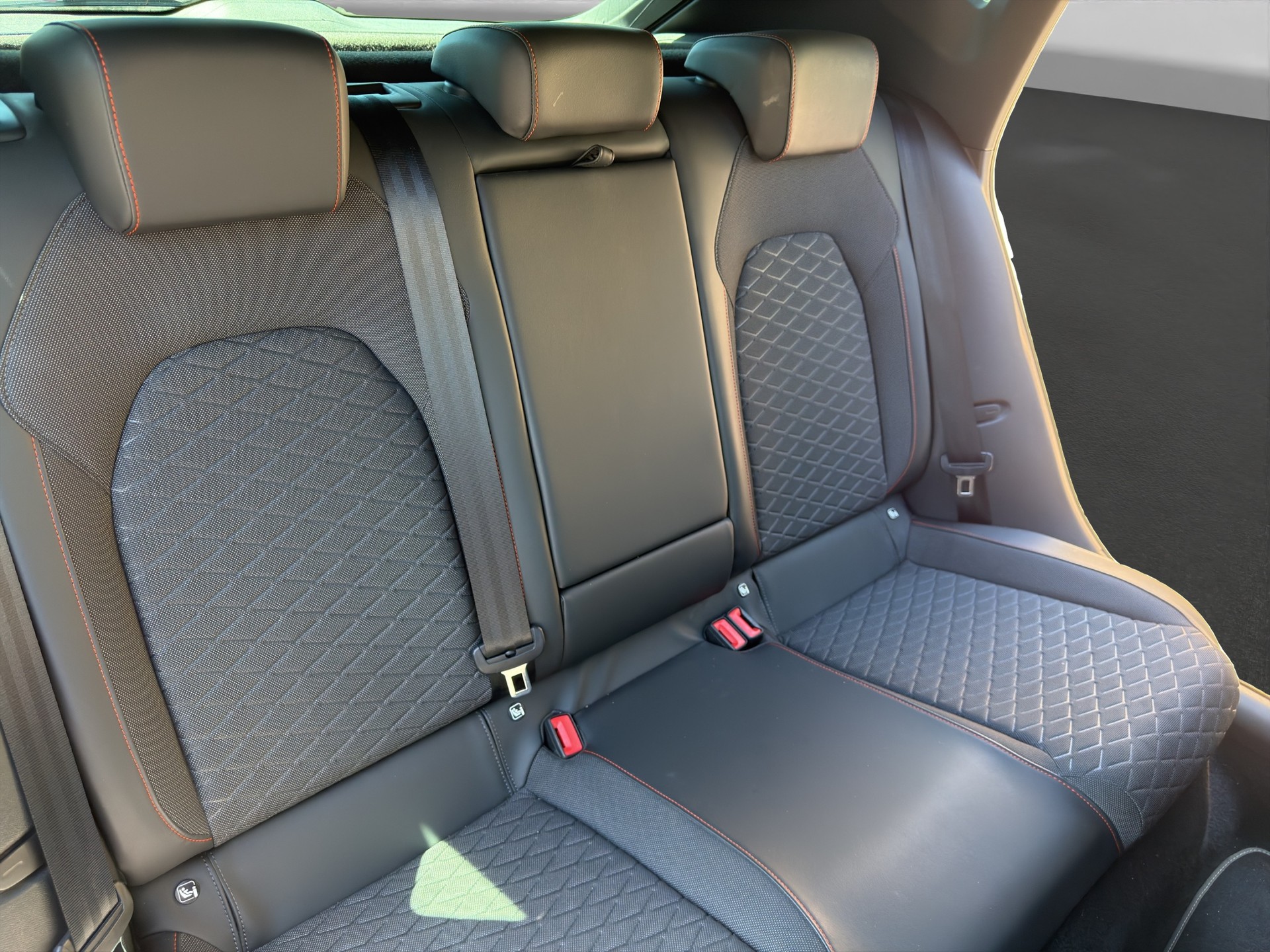 SEAT Leon 1.5 eTSI mHEV DSG Music Edition-image-10