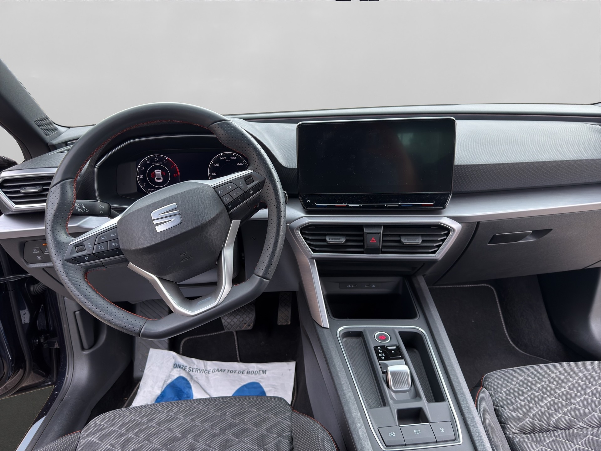 SEAT Leon 1.5 eTSI mHEV DSG Music Edition-image-12
