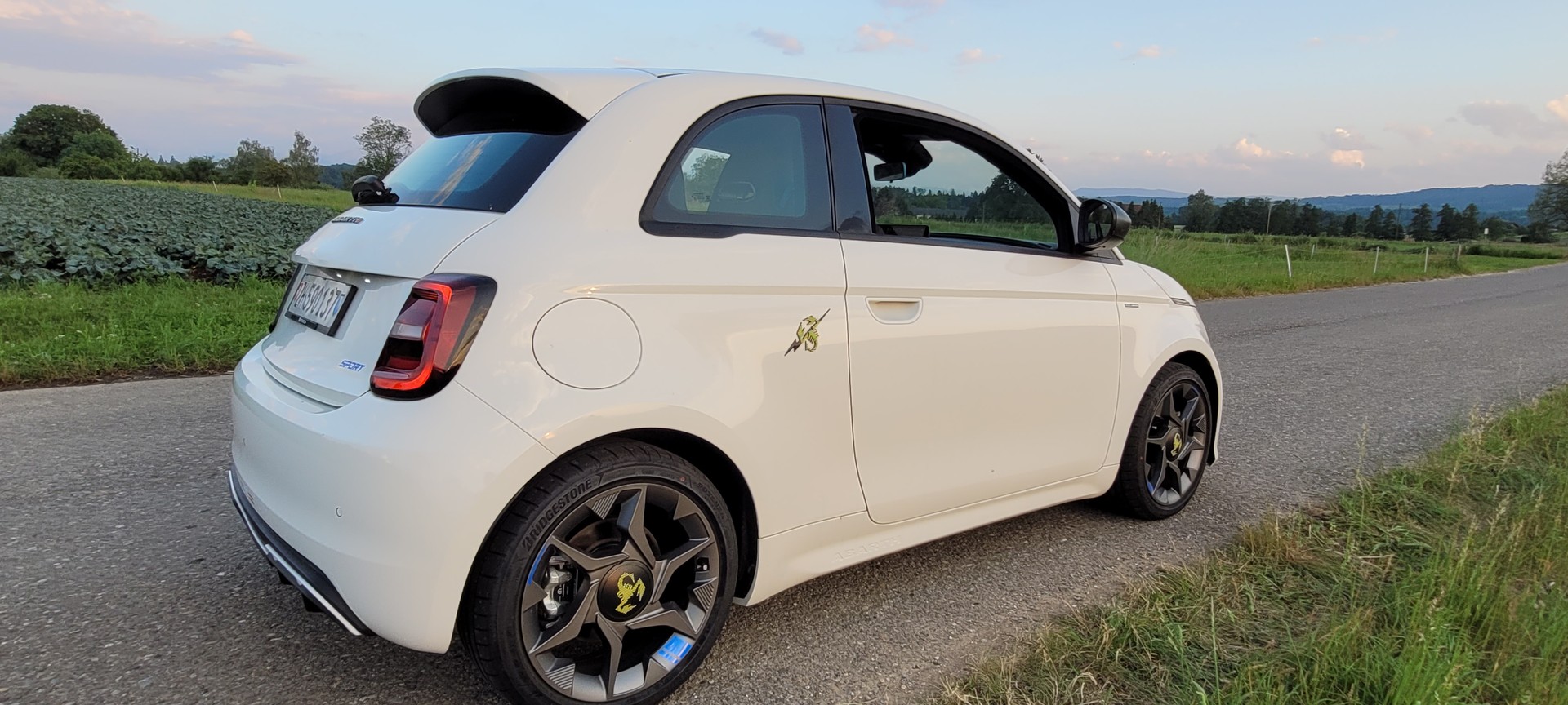 FIAT Abarth 500e-image-1