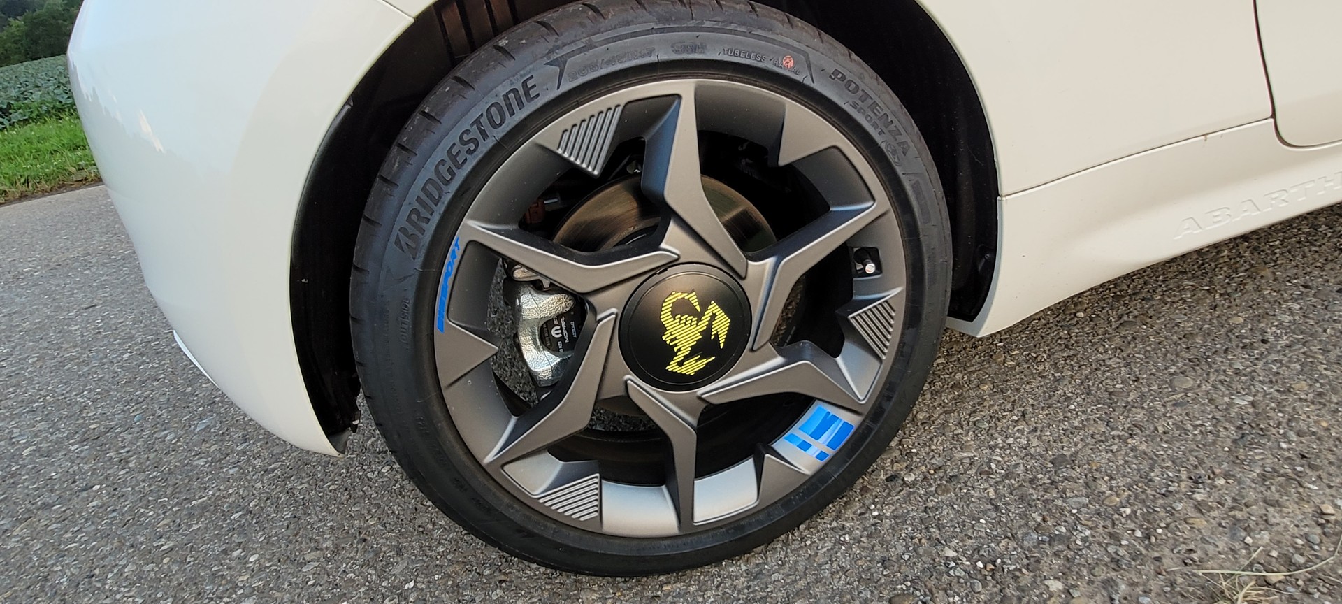 FIAT Abarth 500e-image-11