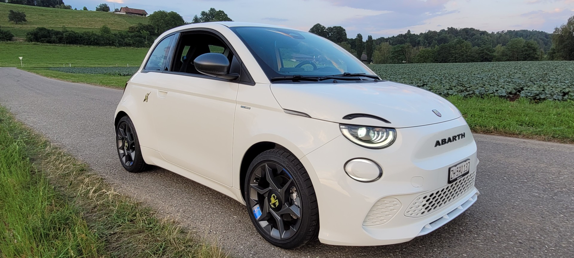 FIAT Abarth 500e-image-2