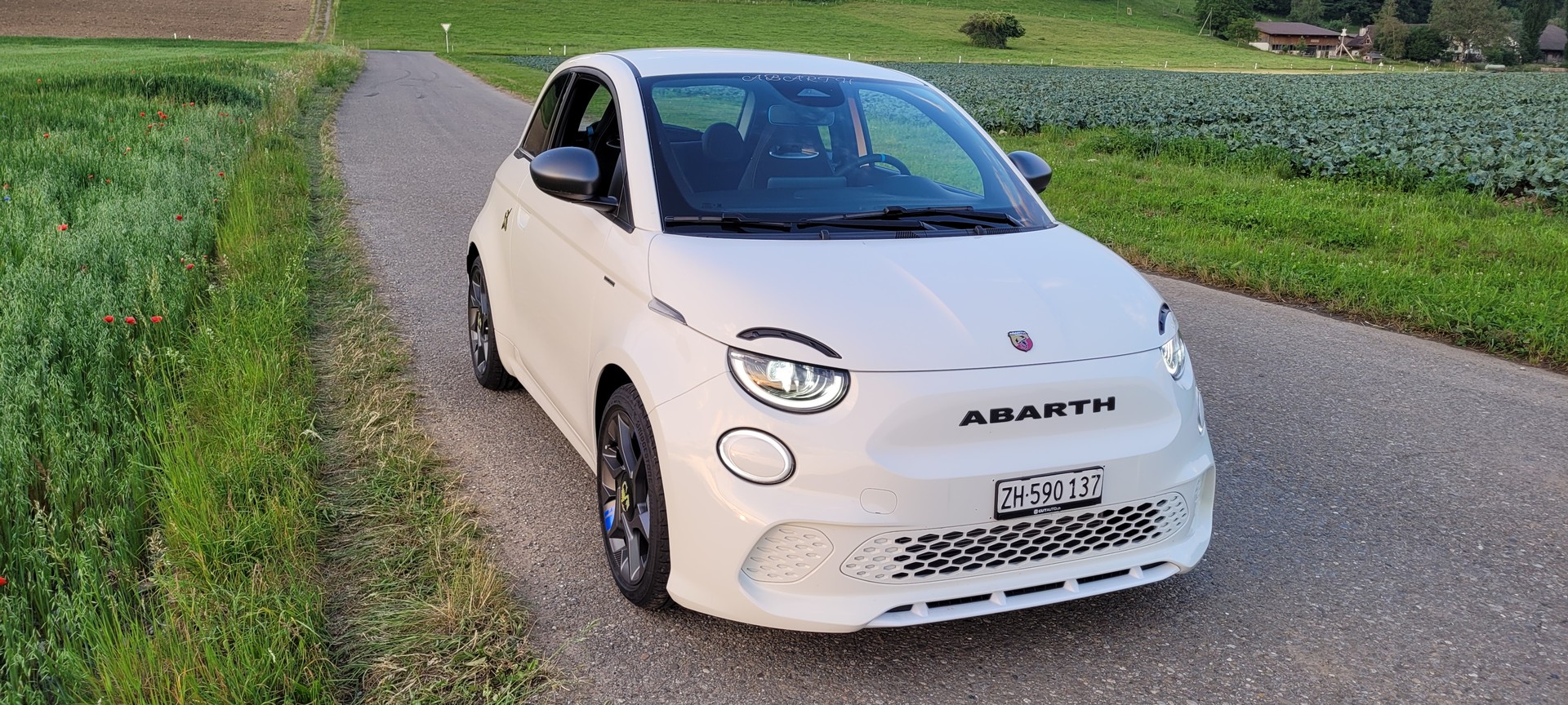 FIAT Abarth 500e-image-4