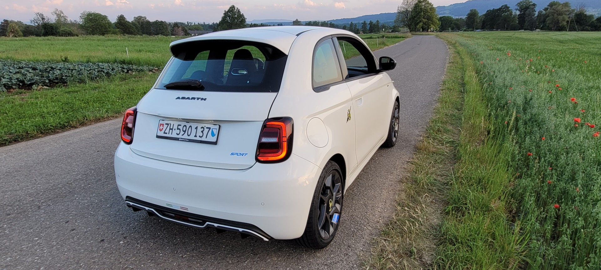FIAT Abarth 500e-image-10