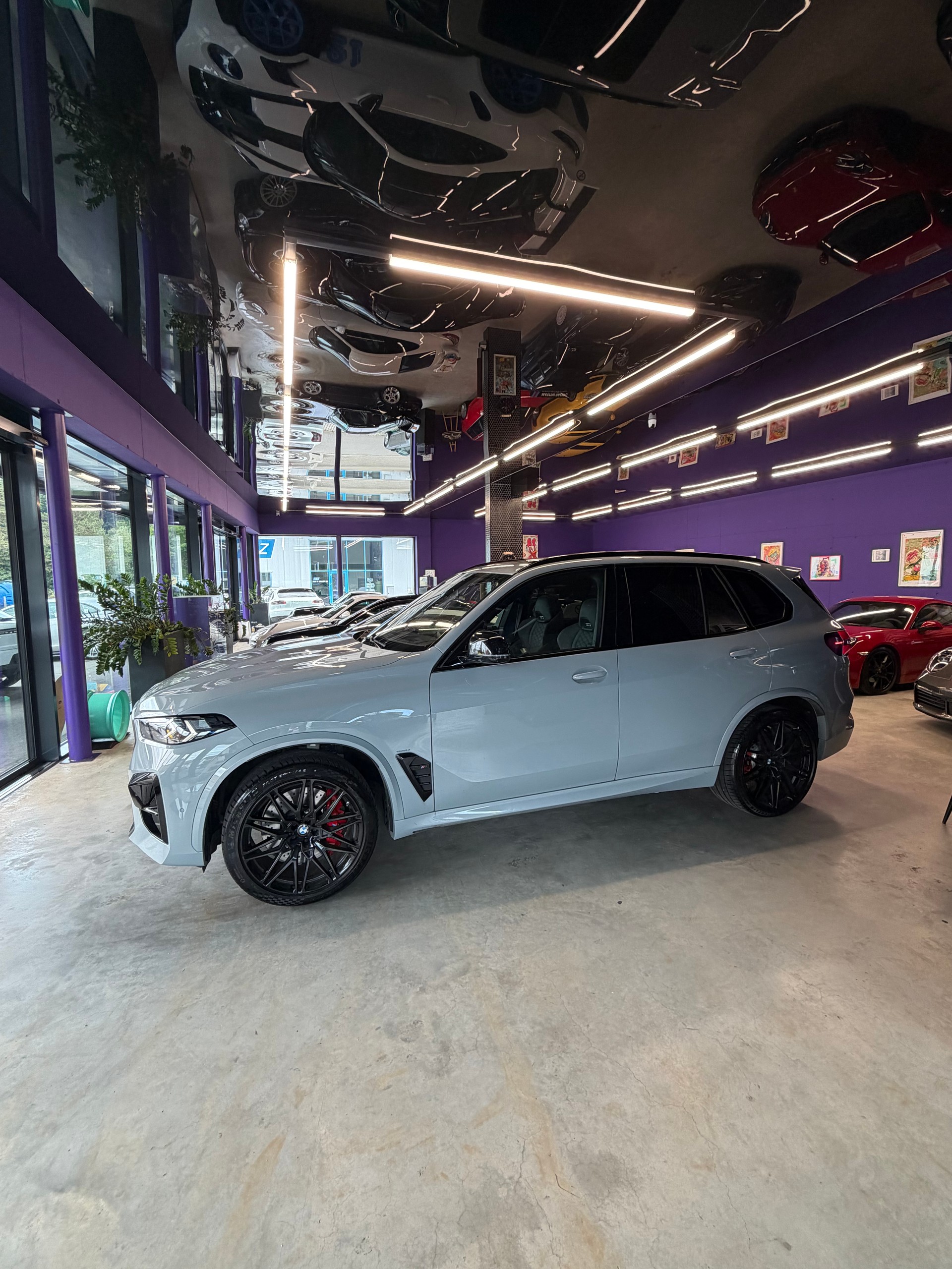 BMW X5M Competition-showroom-element-2