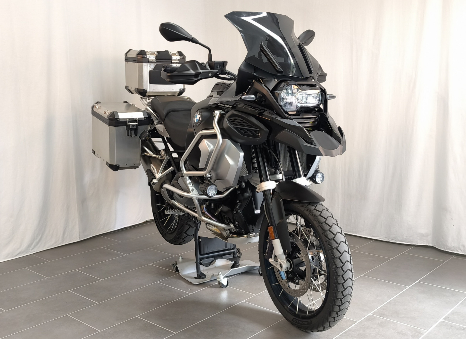 BMW R 1250 GS Adventure Triple Black-showroom-element-1