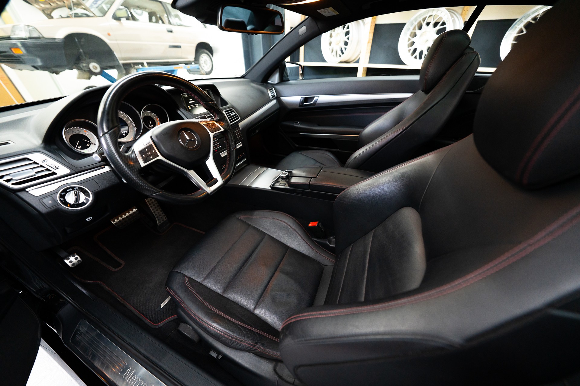 MERCEDES-BENZ E 350 4Matic 7G-Tronic-image-11