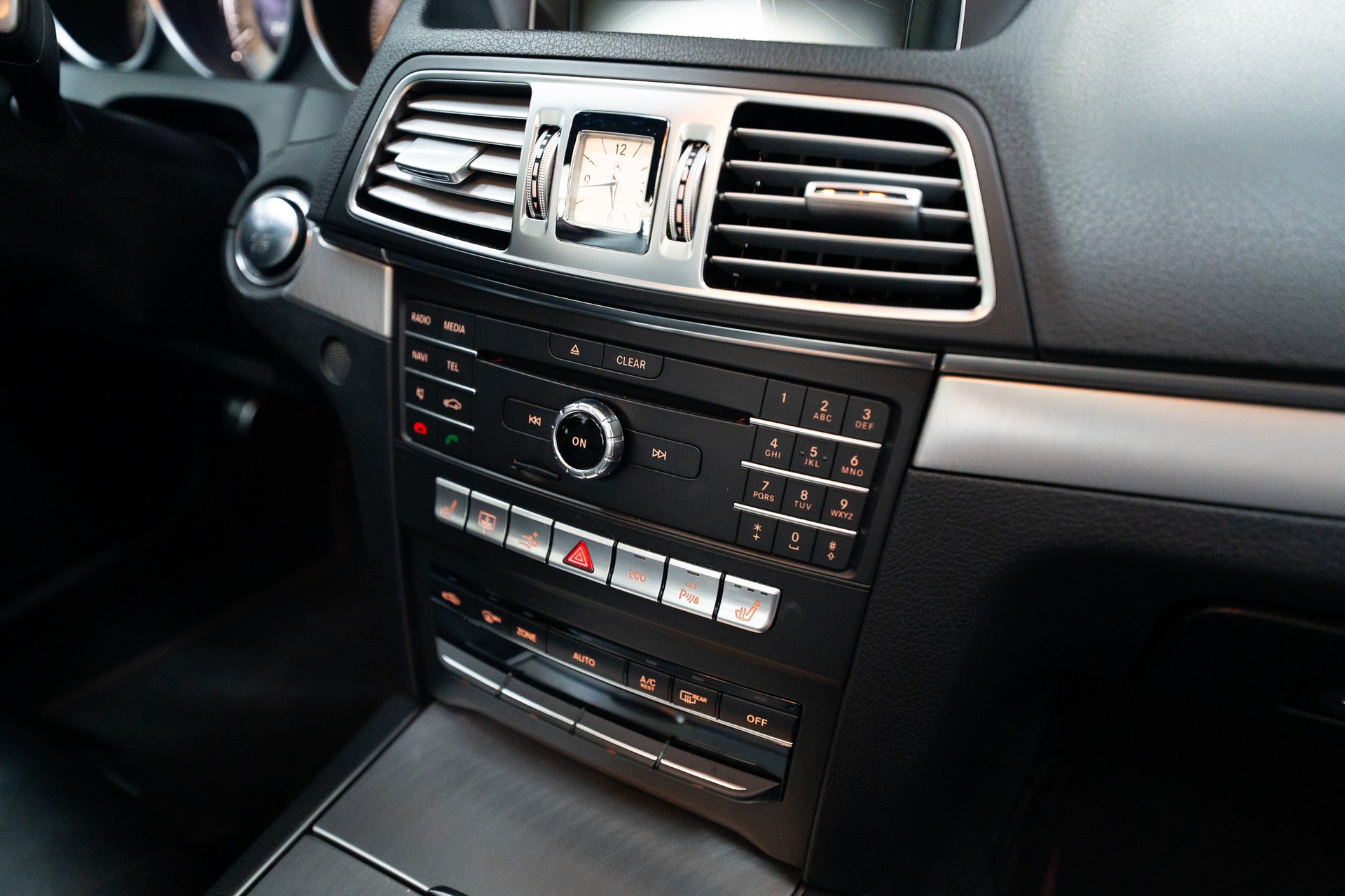 MERCEDES-BENZ E 350 4Matic 7G-Tronic-image-13