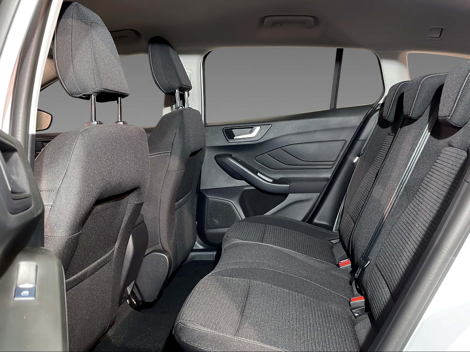 FORD Focus Station Wagon 1.0i EcoB Hybrid 155 Titanium-image-11