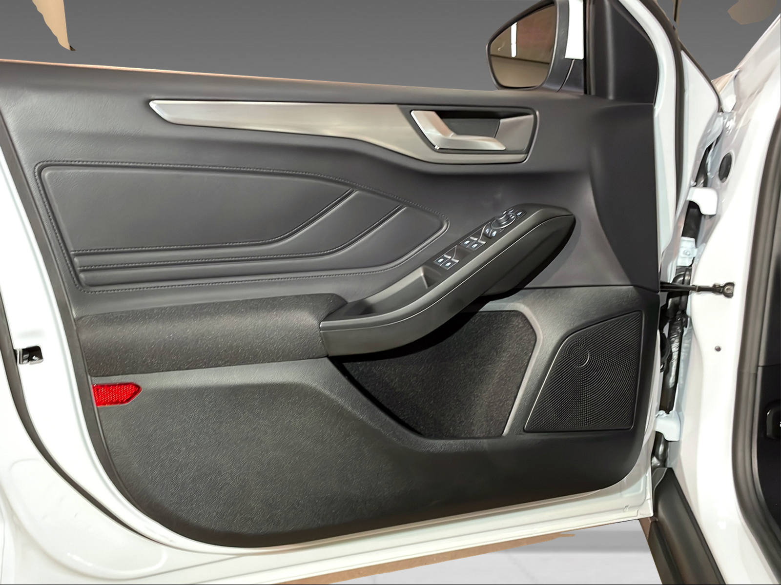FORD Focus Station Wagon 1.0i EcoB Hybrid 155 Titanium-image-10
