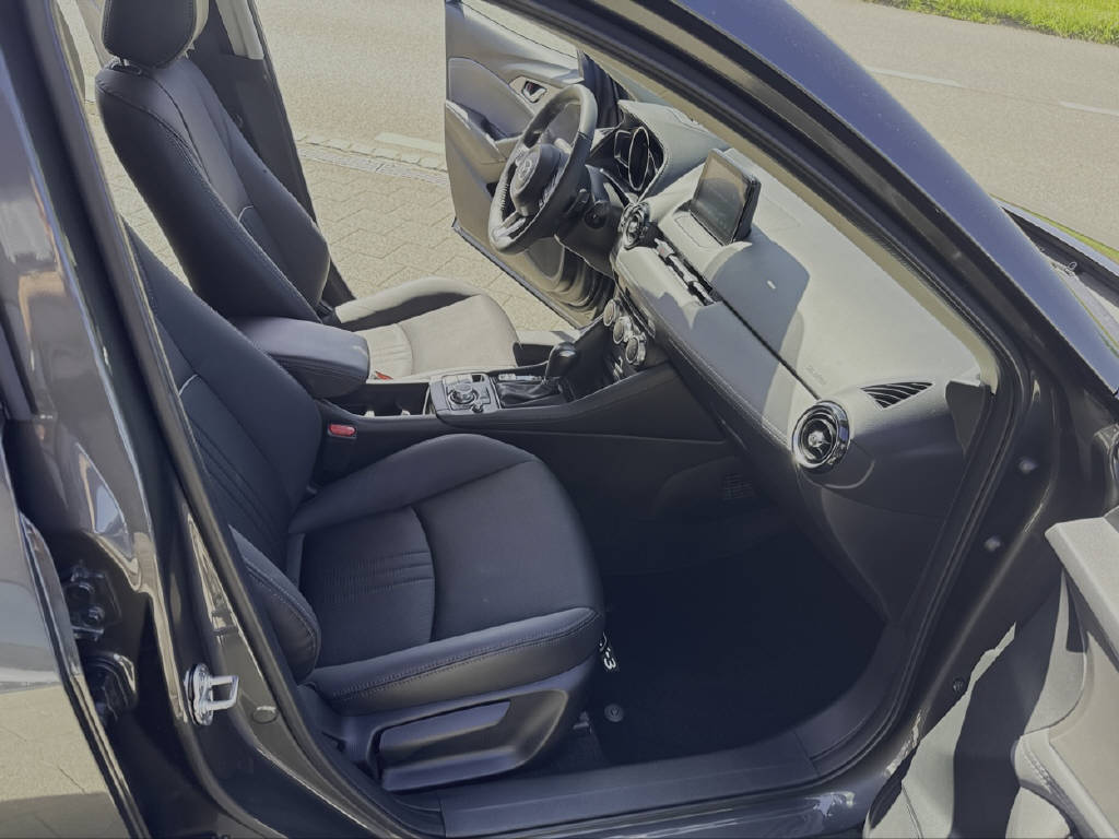 MAZDA CX-3 2.0 Revolution-showroom-element-3