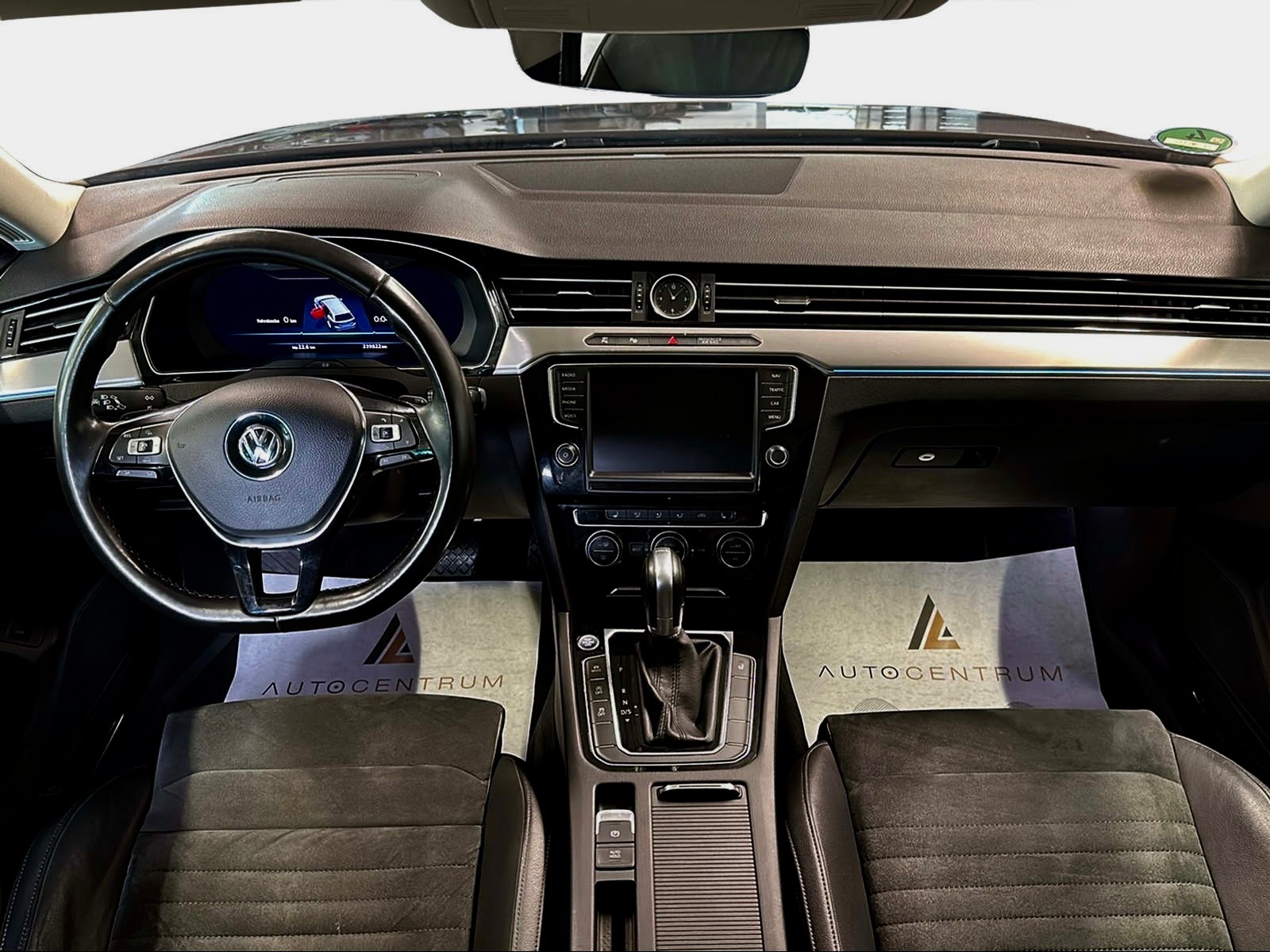 VW Passat Variant 2.0 TDI BMT High. DSG 4Motion-image-11
