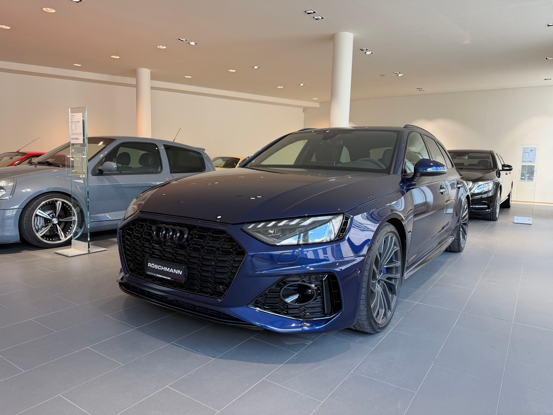 AUDI RS4 Avant quattro tiptronic-showroom-element-1