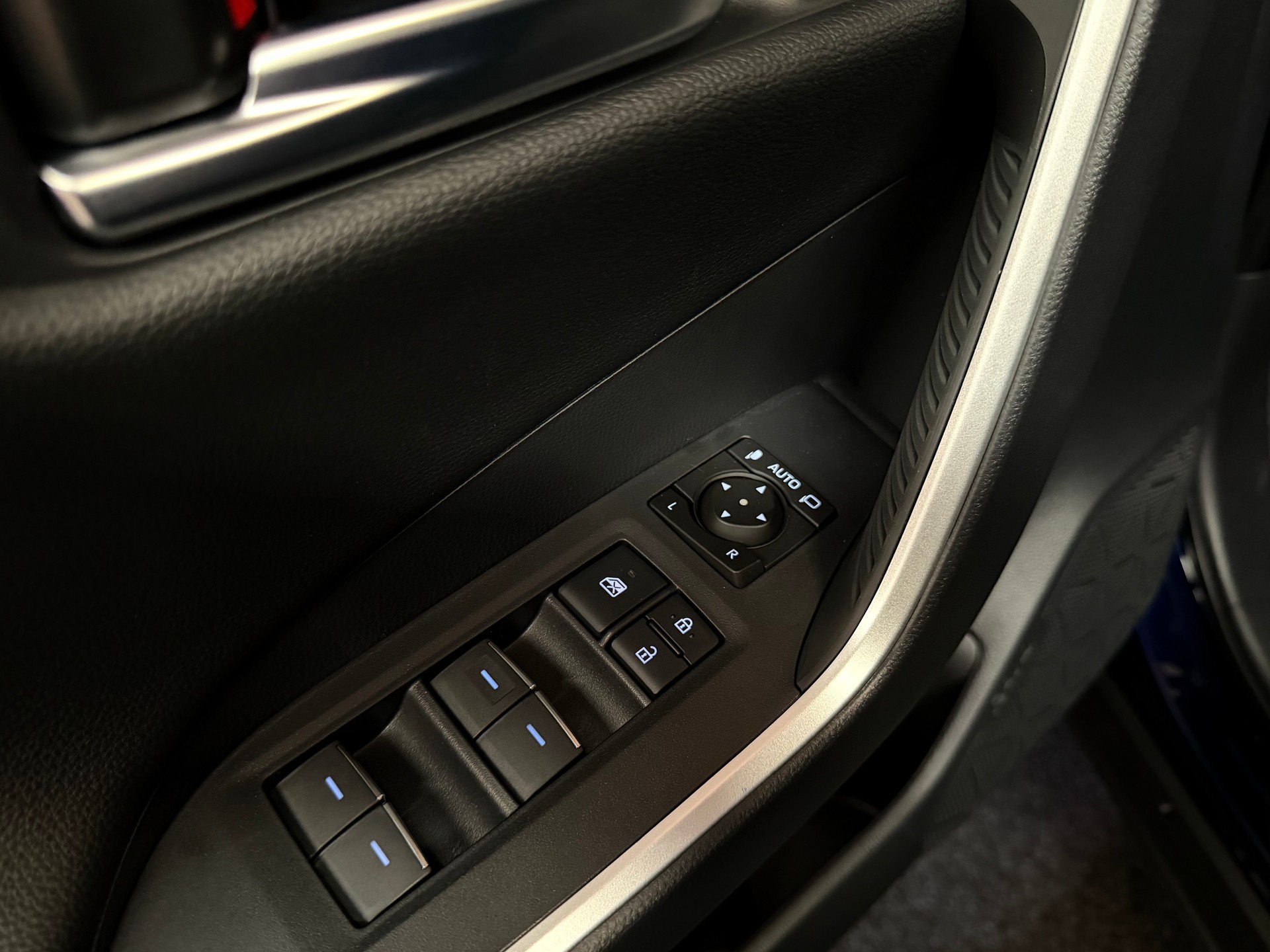 TOYOTA RAV-4 2.5 PHEV Trend e-CVT 4WD-image-19