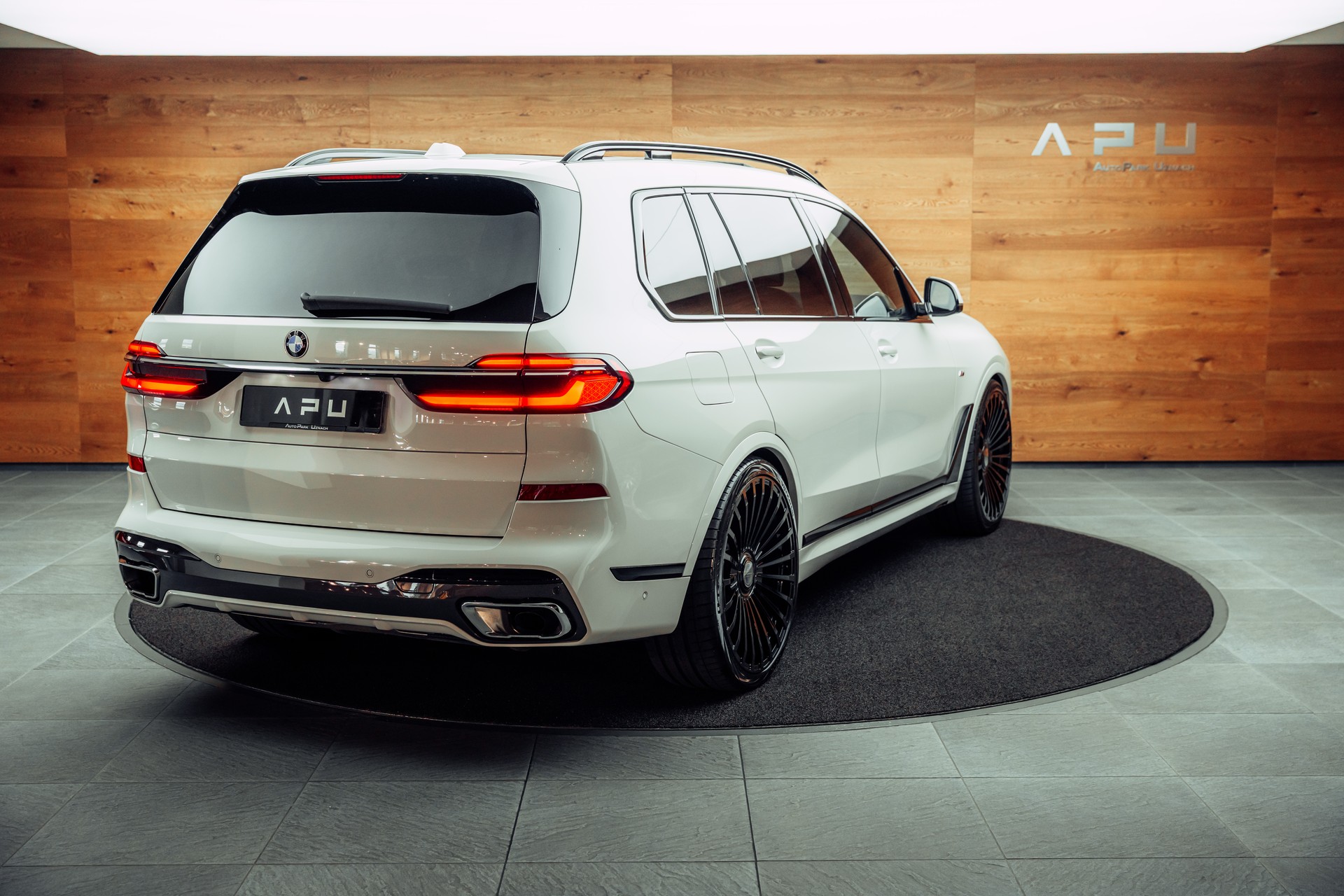 BMW X7 xDrive40d 48V Steptronic M Sport Alpinweiss-showroom-element-1