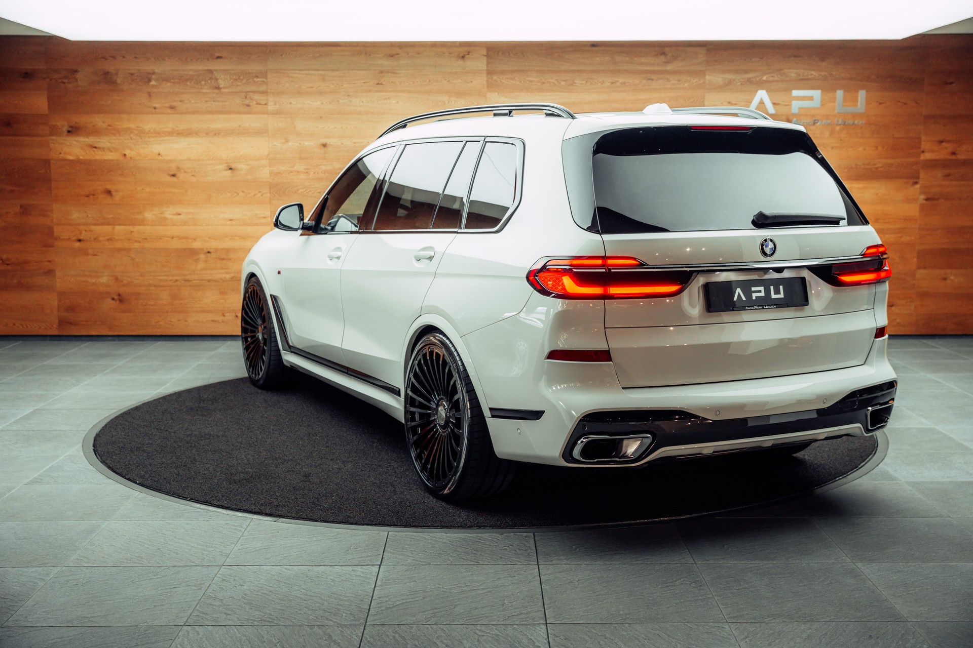 BMW X7 xDrive40d 48V Steptronic M Sport Alpinweiss-showroom-element-2