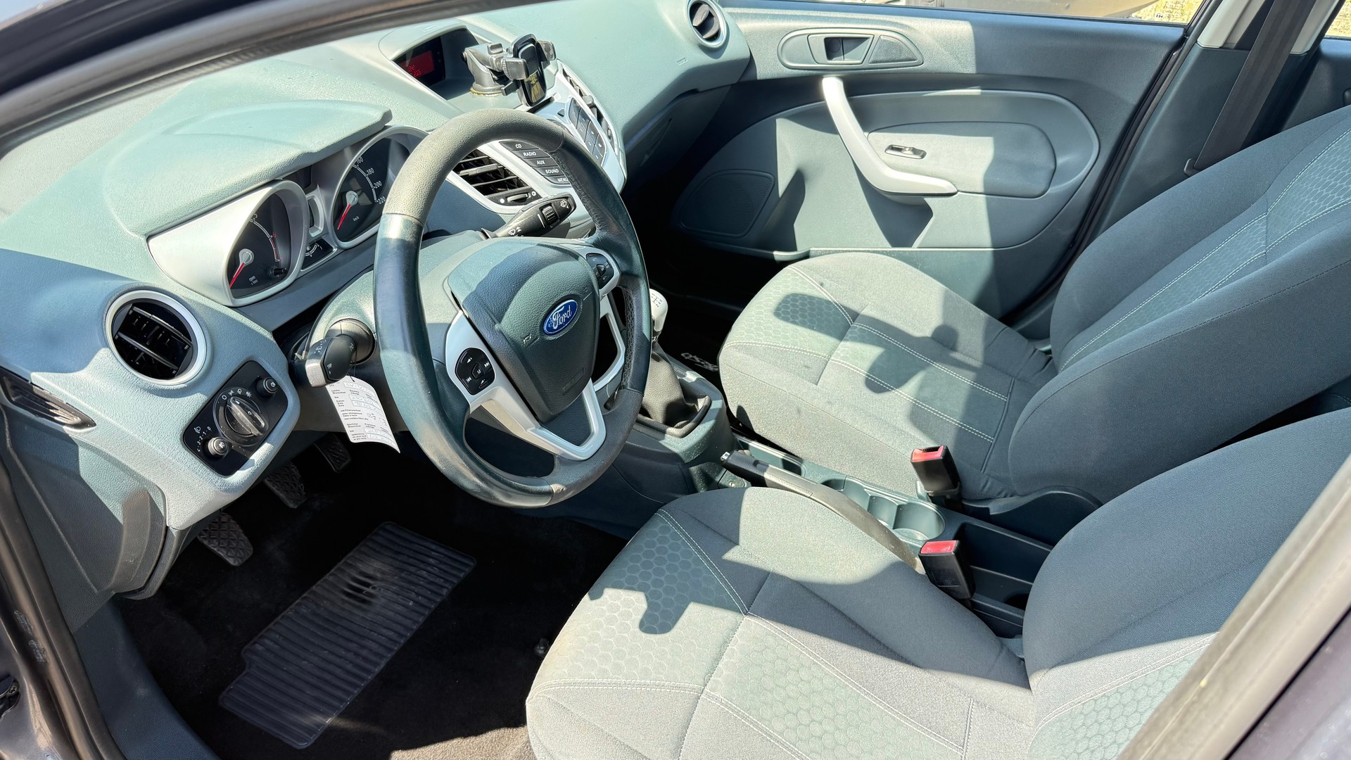 FORD Fiesta 1.6 16V Titanium-showroom-element-1