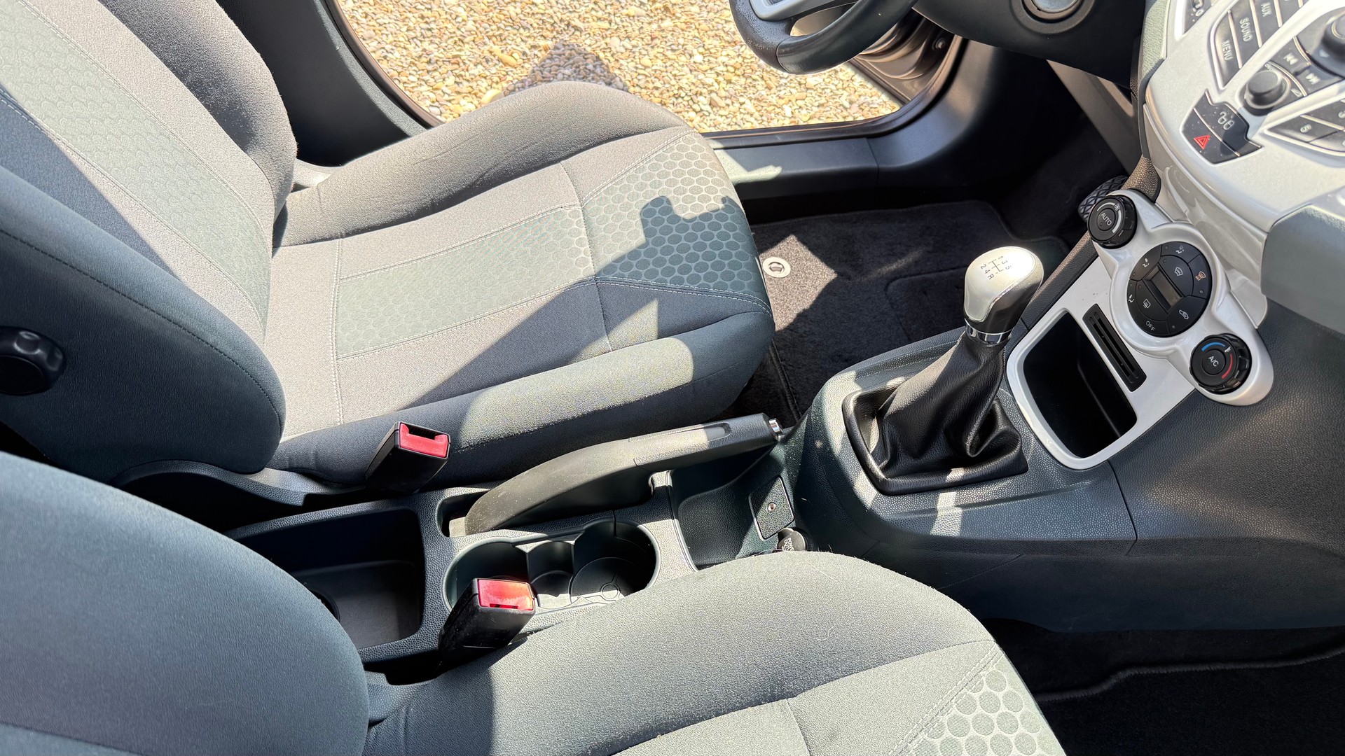 FORD Fiesta 1.6 16V Titanium-image-6