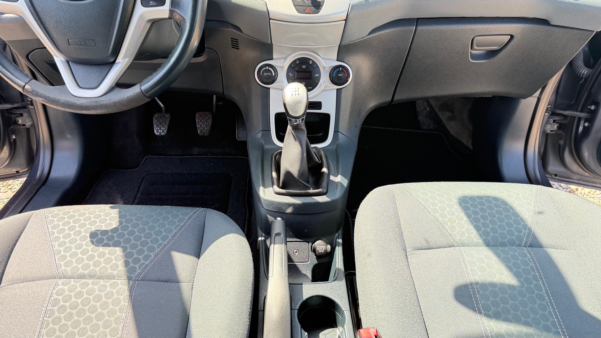 FORD Fiesta 1.6 16V Titanium-image-5