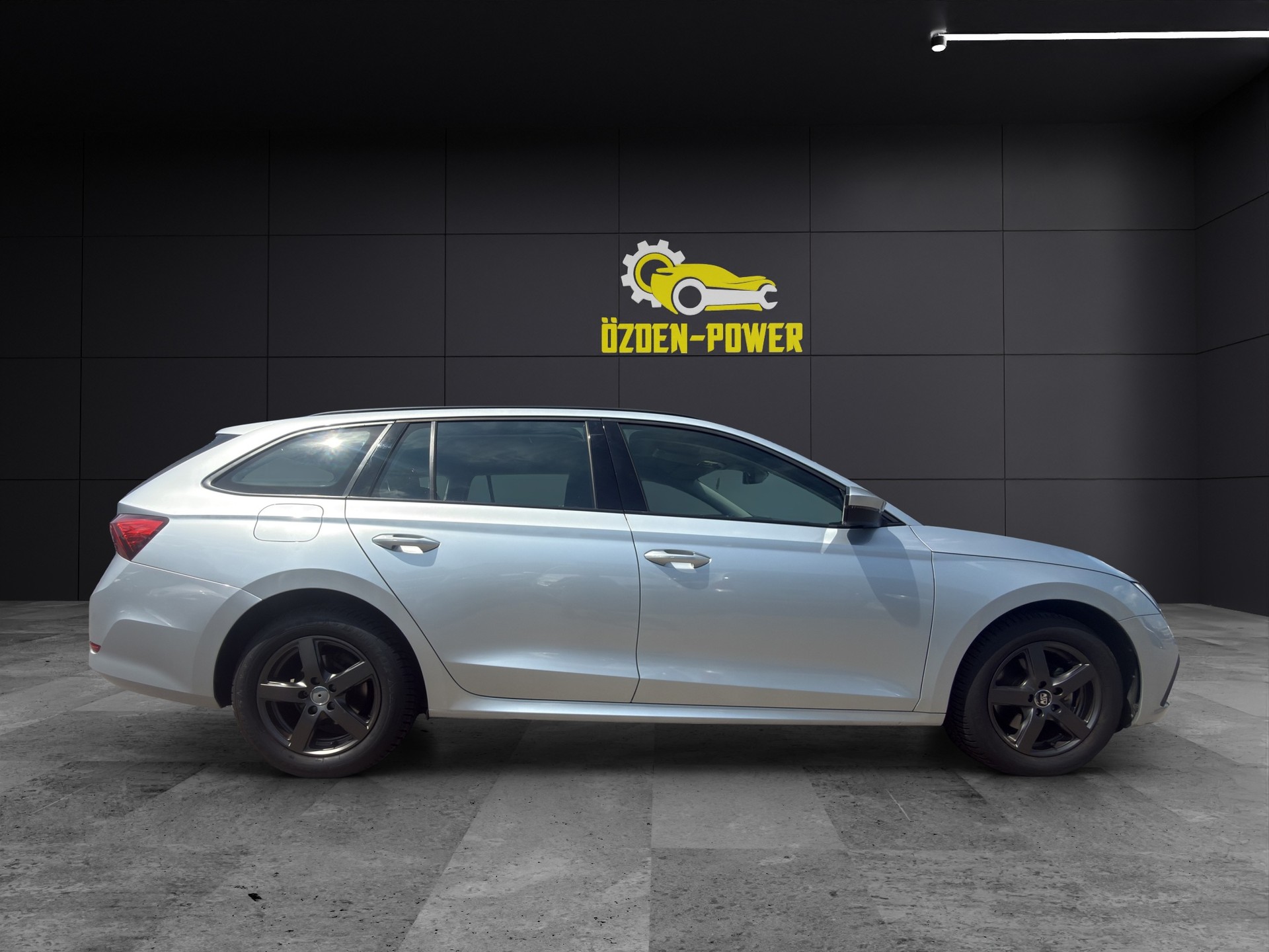 SKODA Octavia Combi 2.0 TDI DSG Ambition-showroom-element-3